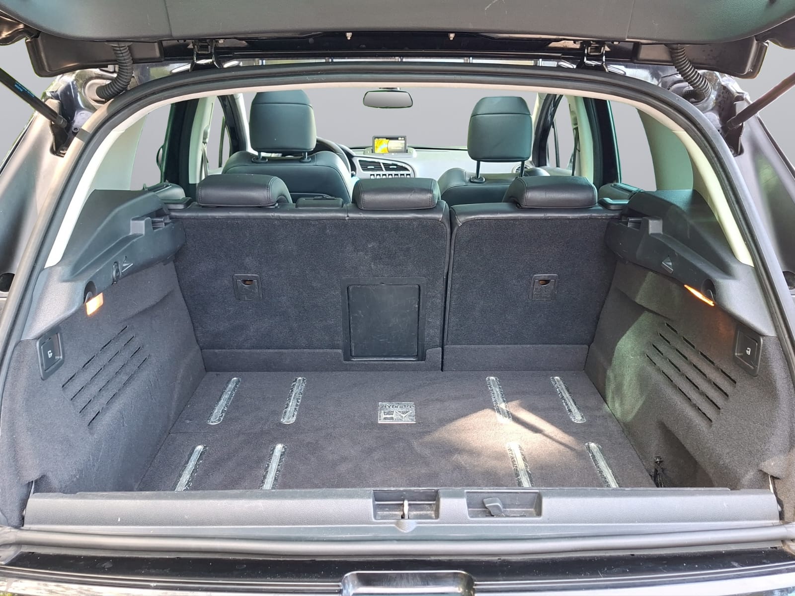 PEUGEOT 3008 HYbrid4 2.0 HDI EGS6-image-17
