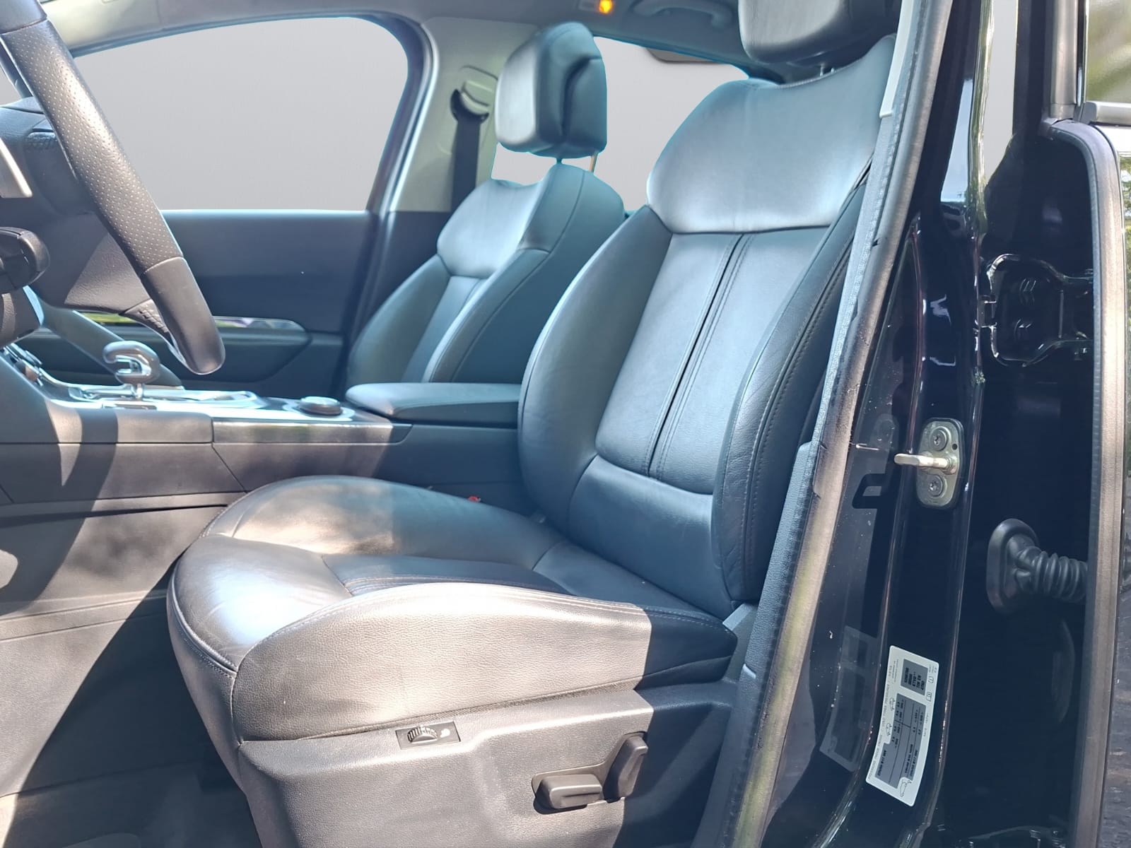 PEUGEOT 3008 HYbrid4 2.0 HDI EGS6-image-9