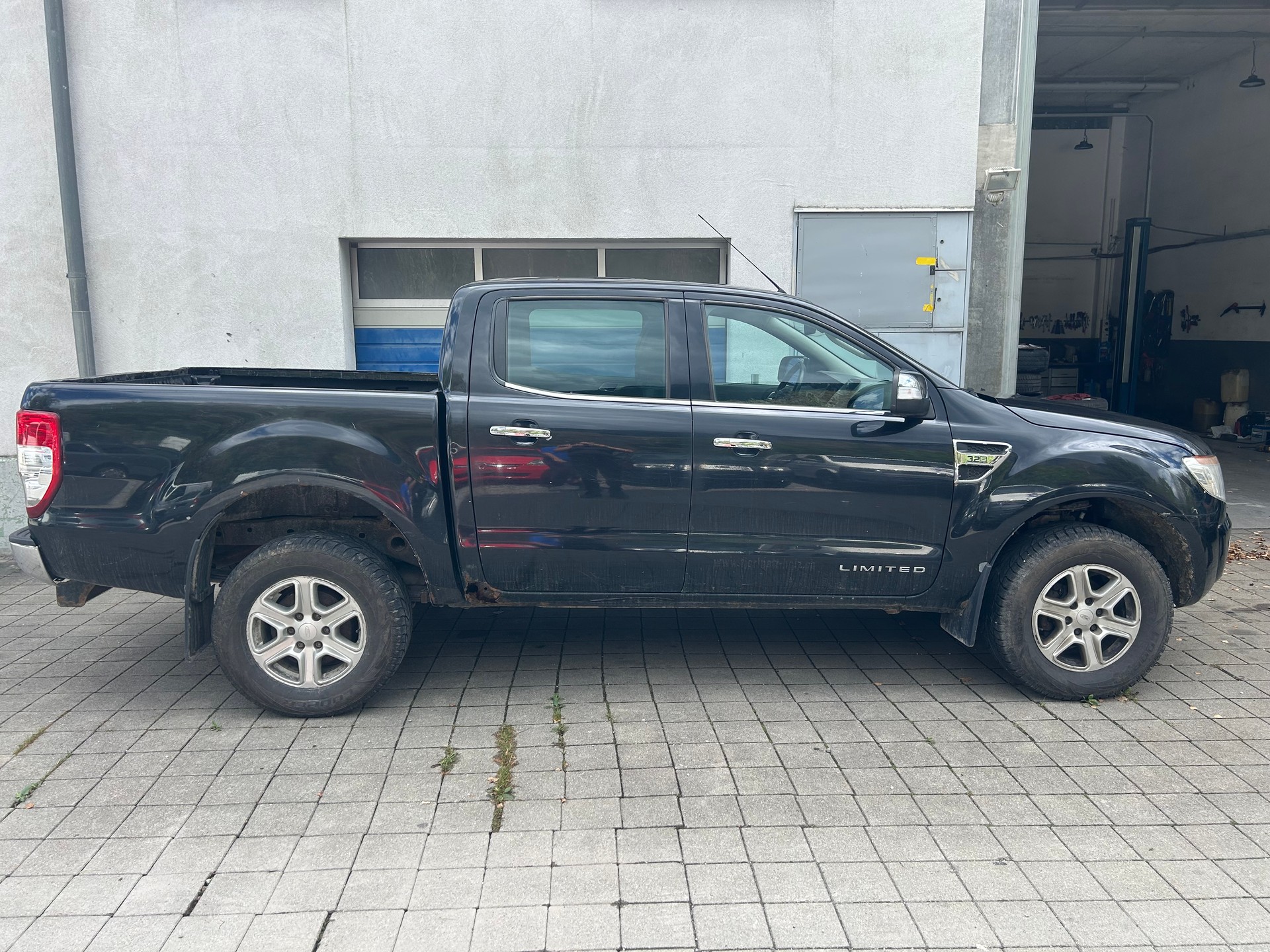FORD Ranger LTD 3.2 TDCi 4x4-image-2