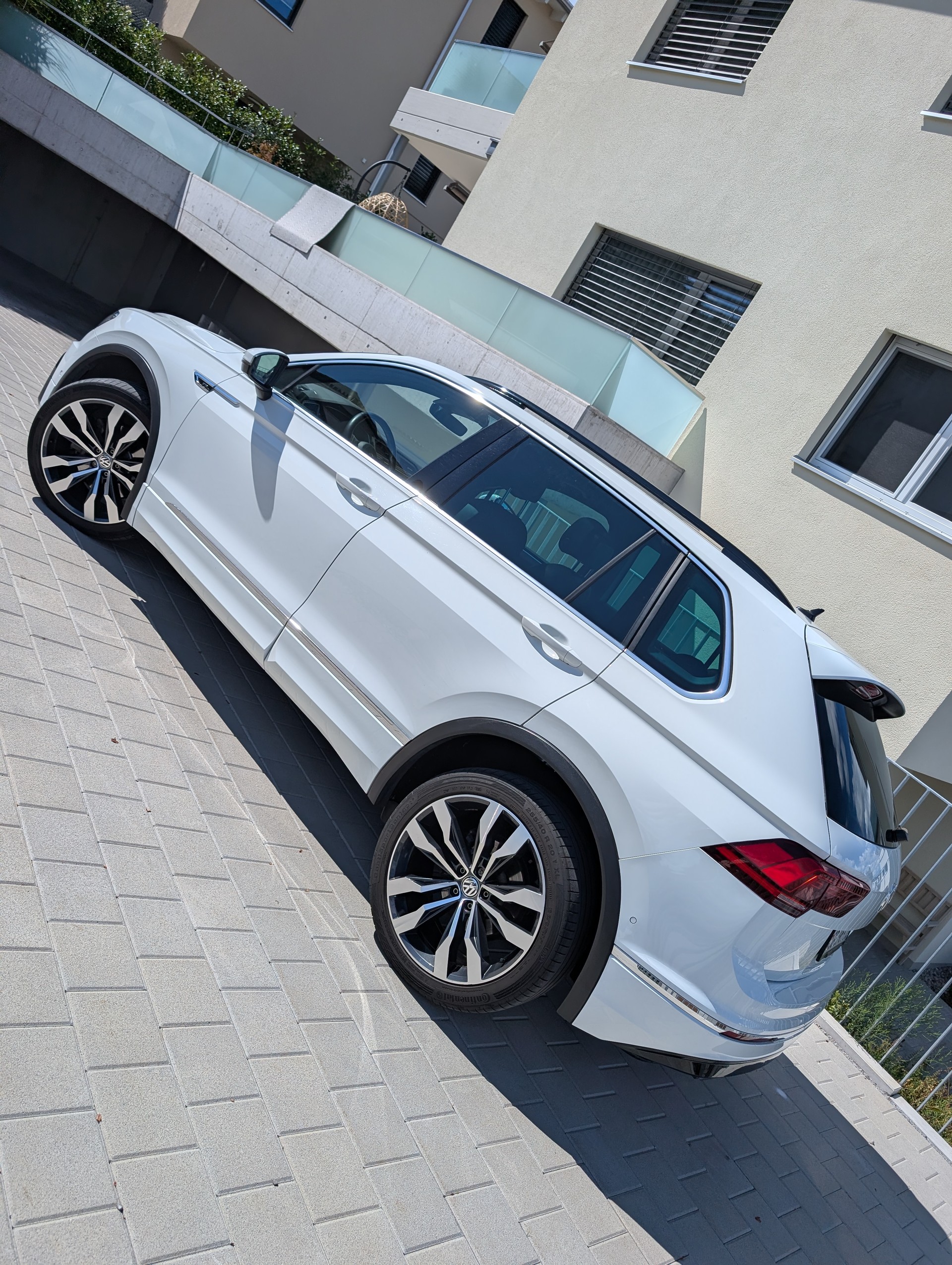VW 2.0 TSI Highline 4Motion DSG R-Line-image-0