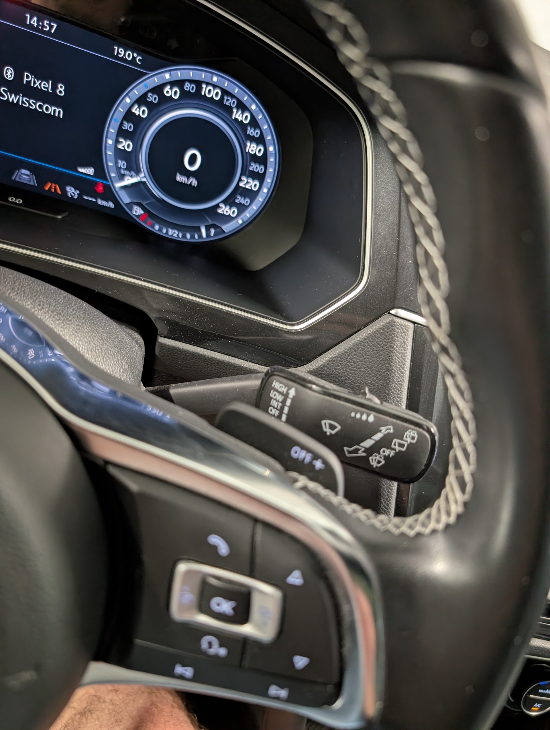 VW 2.0 TSI Highline 4Motion DSG R-Line-image-5