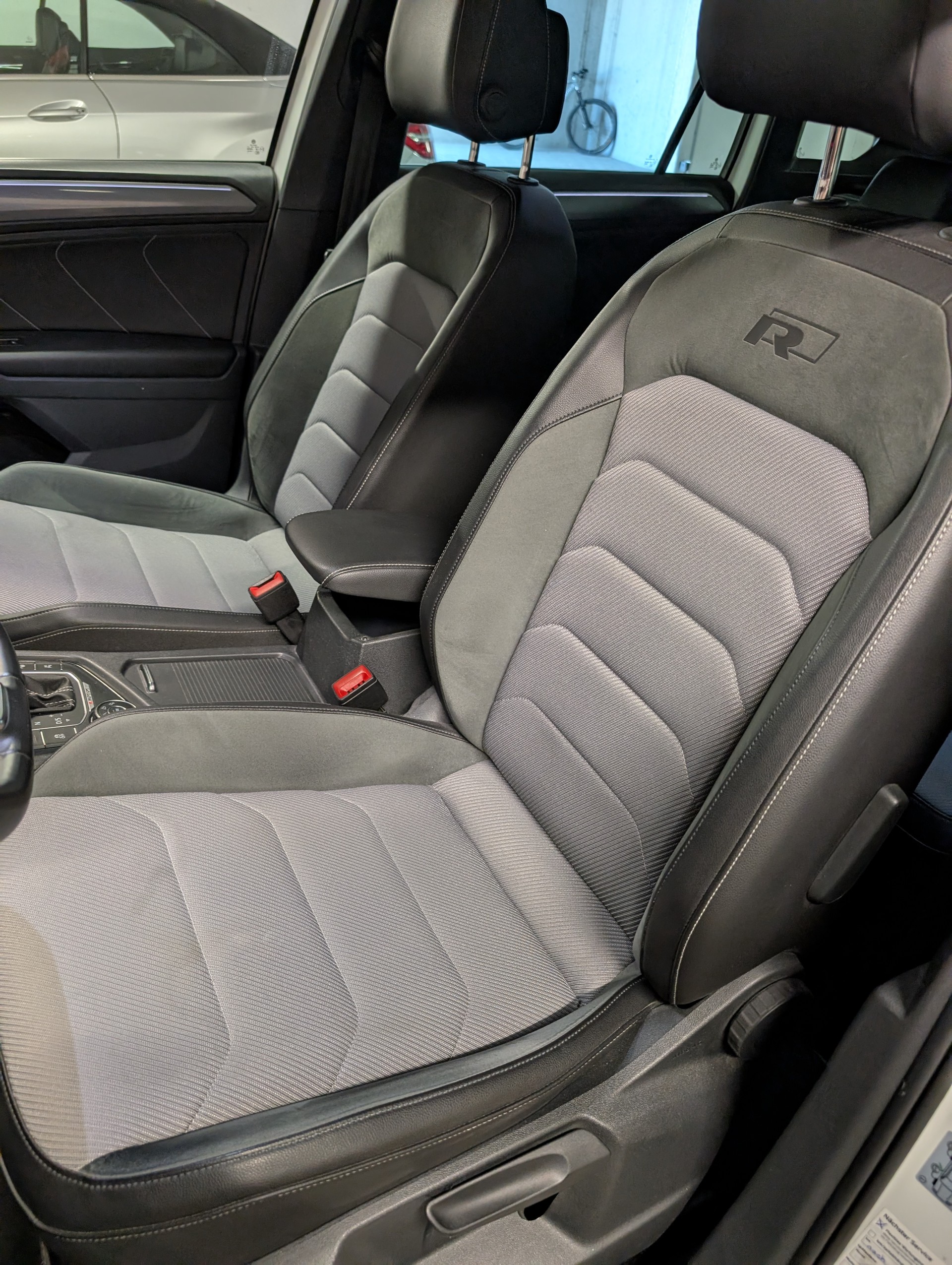 VW 2.0 TSI Highline 4Motion DSG R-Line-image-4