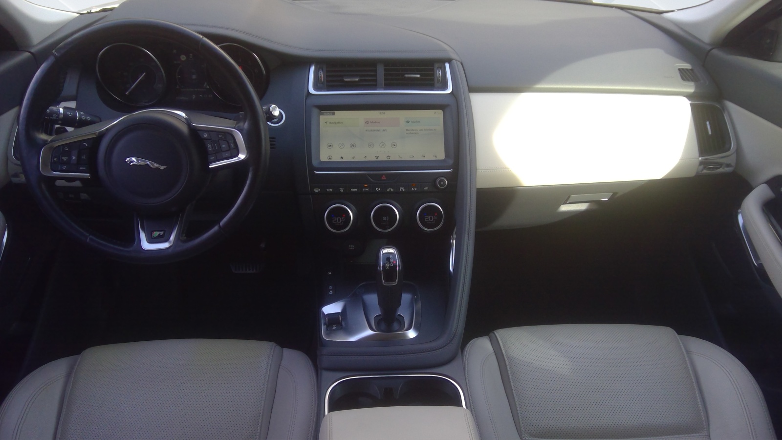 JAGUAR E-Pace 2.0 P250 R-Dynamic SE AWD Automatik-showroom-element-3
