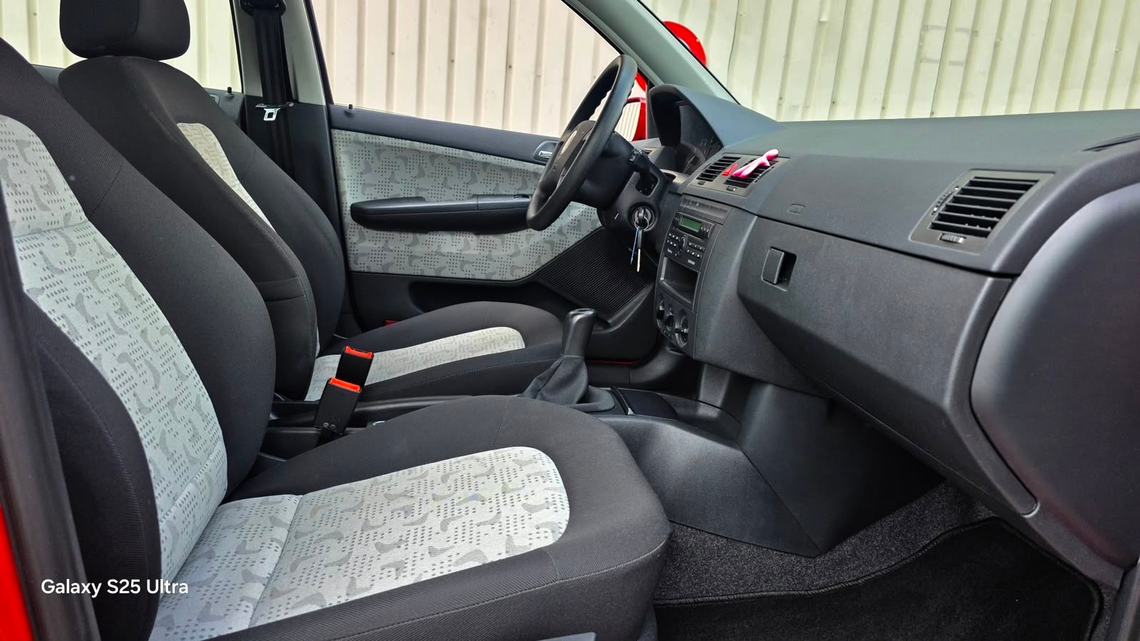 SKODA Fabia 1.4 16V Elegance-image-8