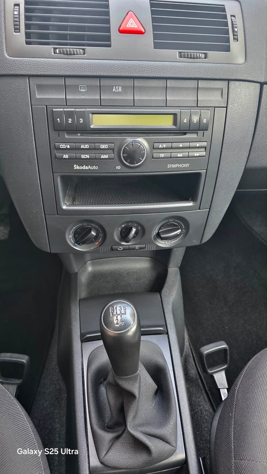 SKODA Fabia 1.4 16V Elegance-image-10