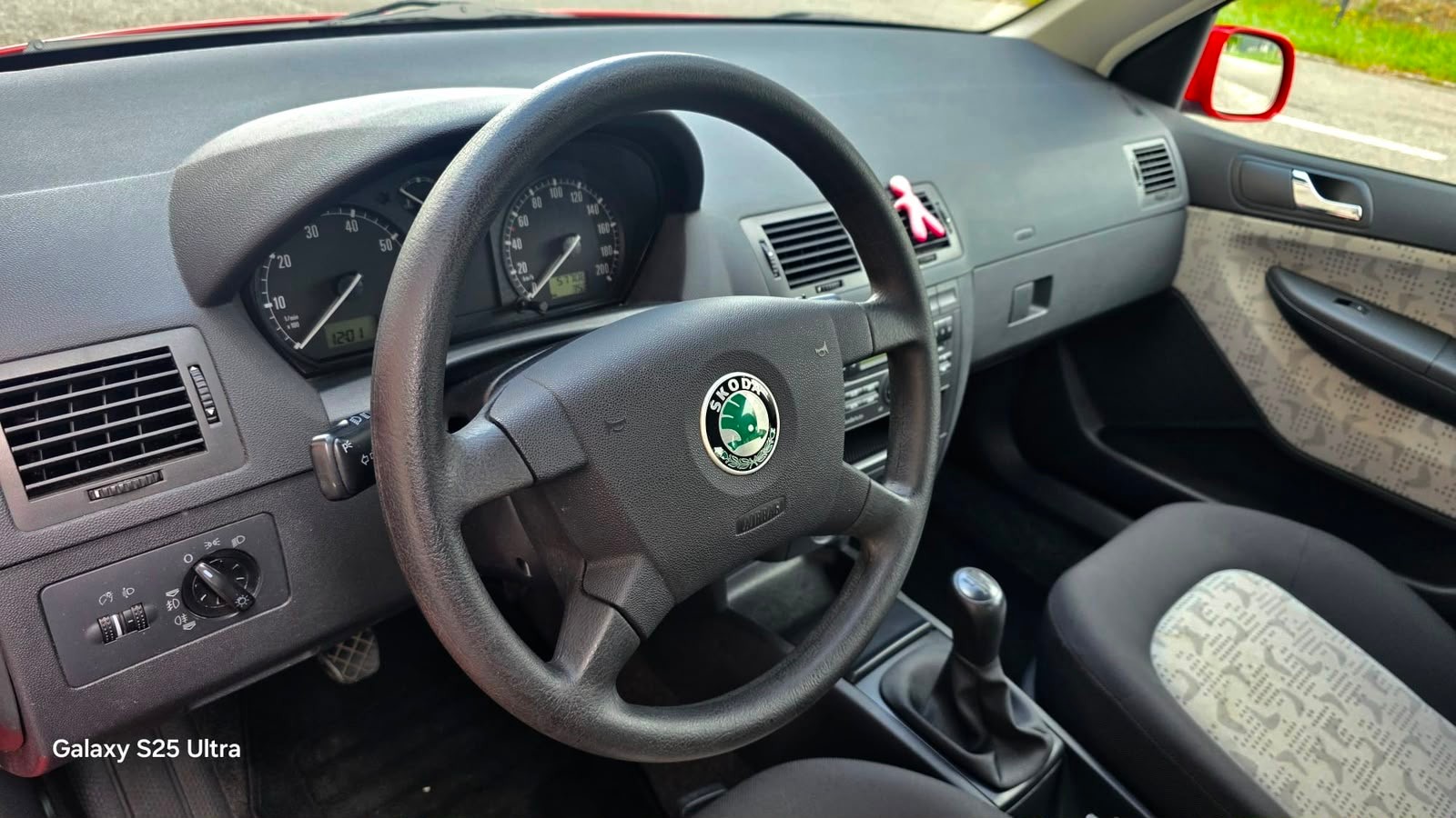SKODA Fabia 1.4 16V Elegance-image-11