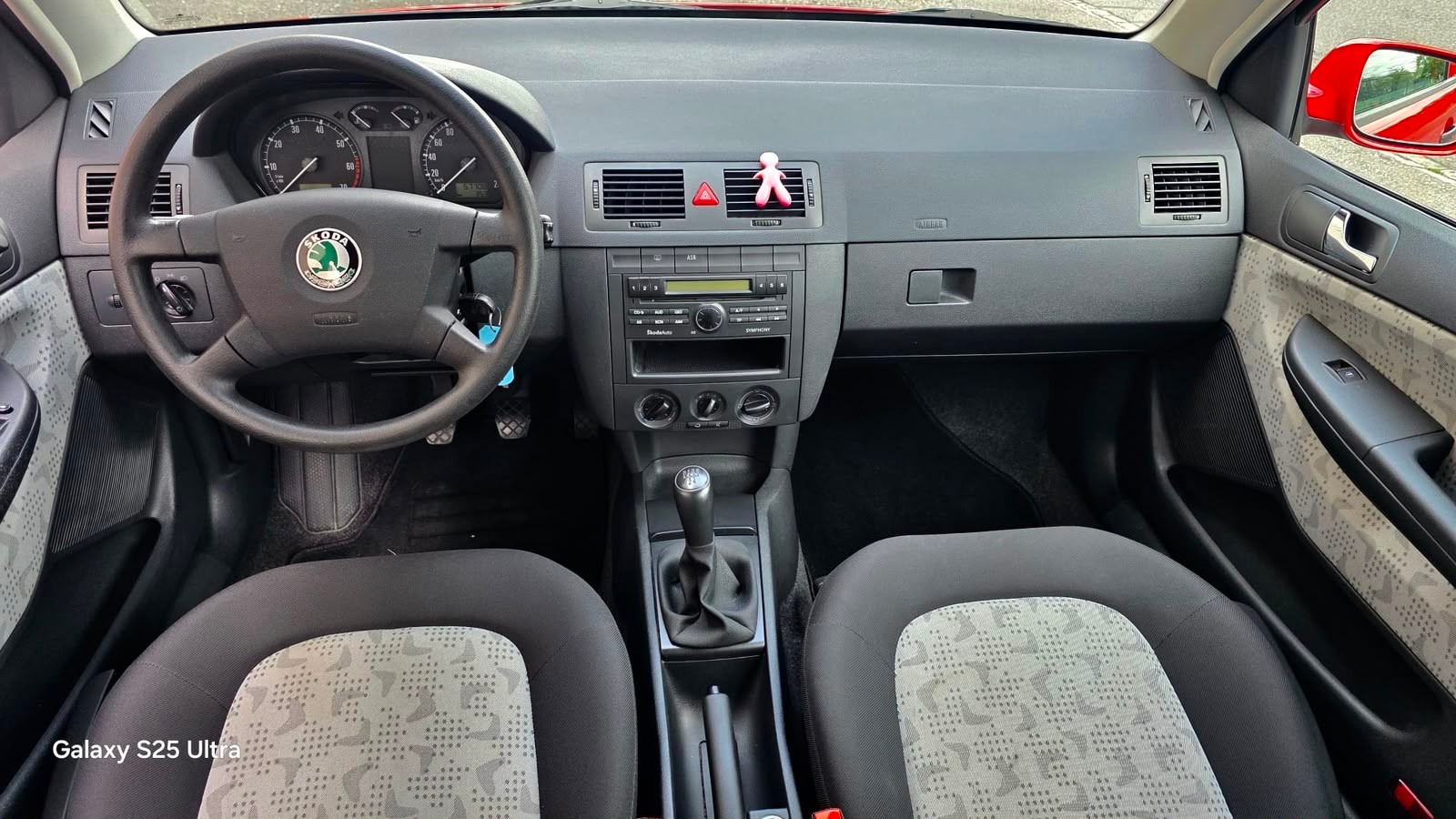 SKODA Fabia 1.4 16V Elegance-image-12