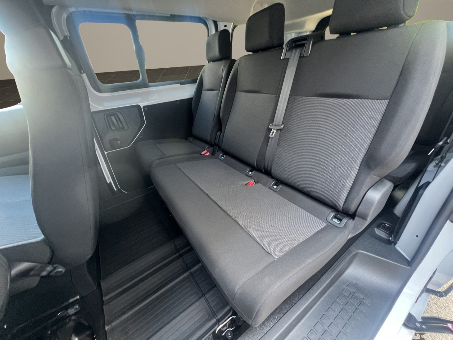 TOYOTA PROACE Verso L1 2.0 D Comfort-image-19