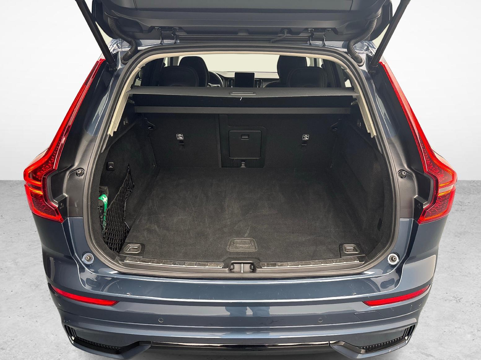 VOLVO XC60 2.0 B5 MH Plus Dark AWD-image-11