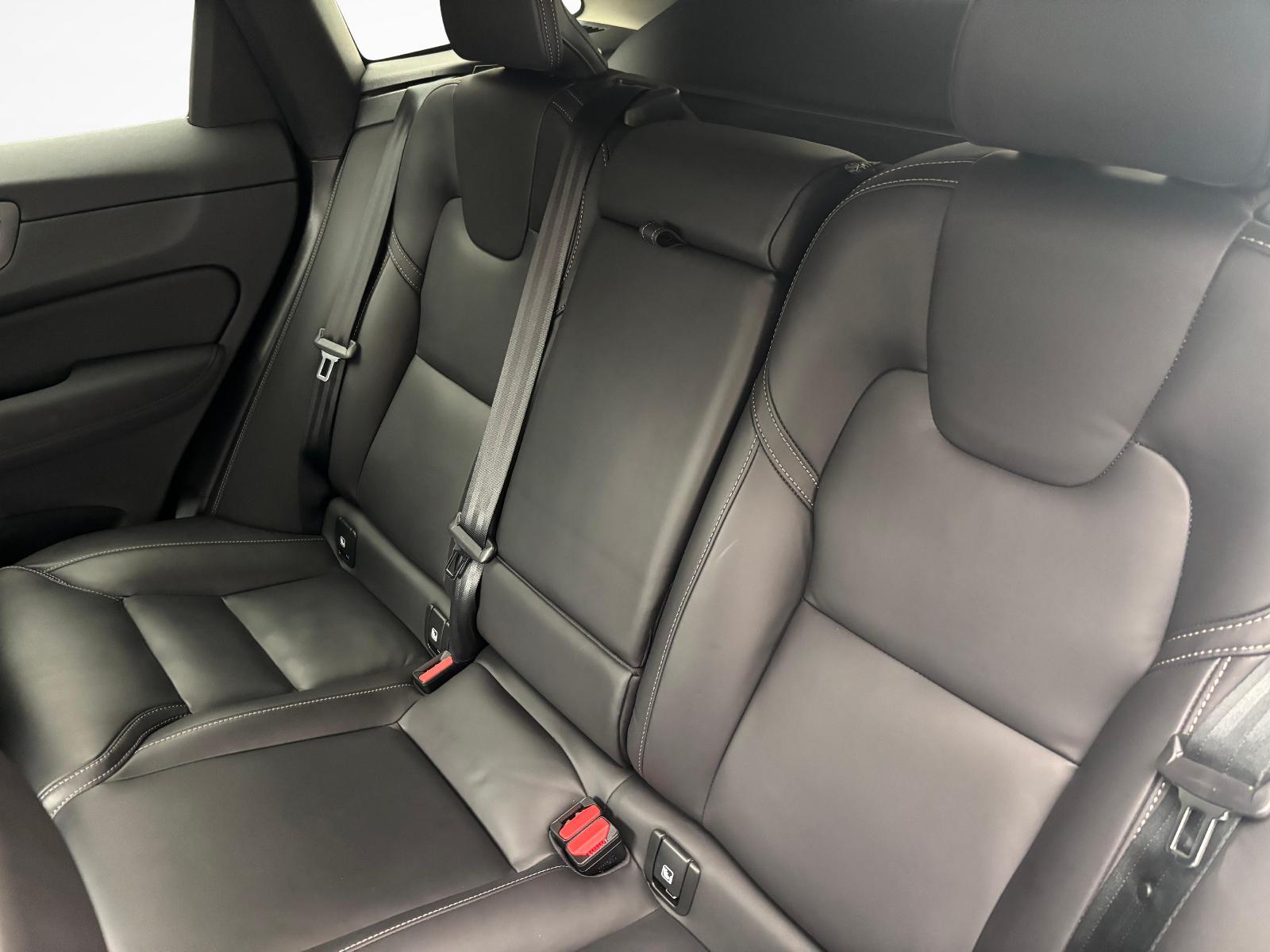VOLVO XC60 2.0 B5 MH Plus Dark AWD-image-12