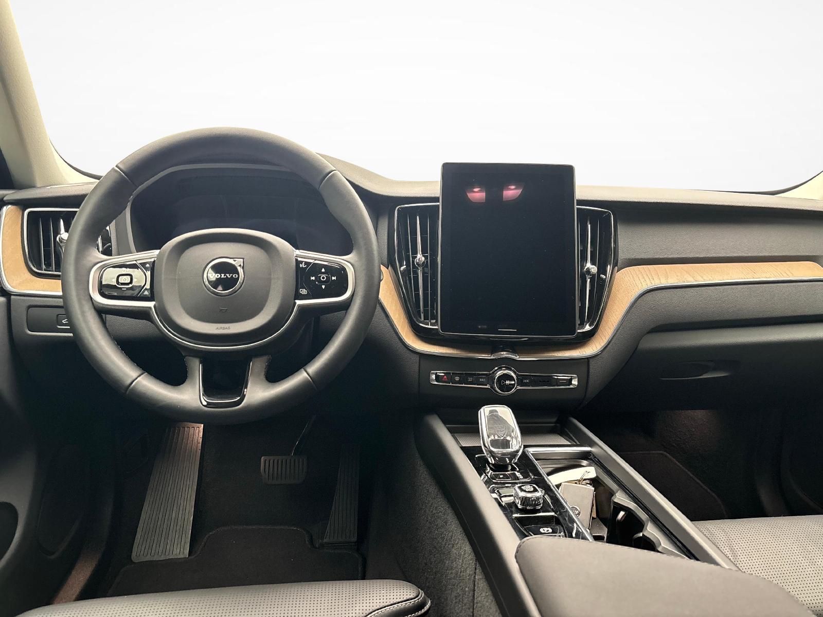 VOLVO XC60 2.0 B5 MH Plus Dark AWD-image-8