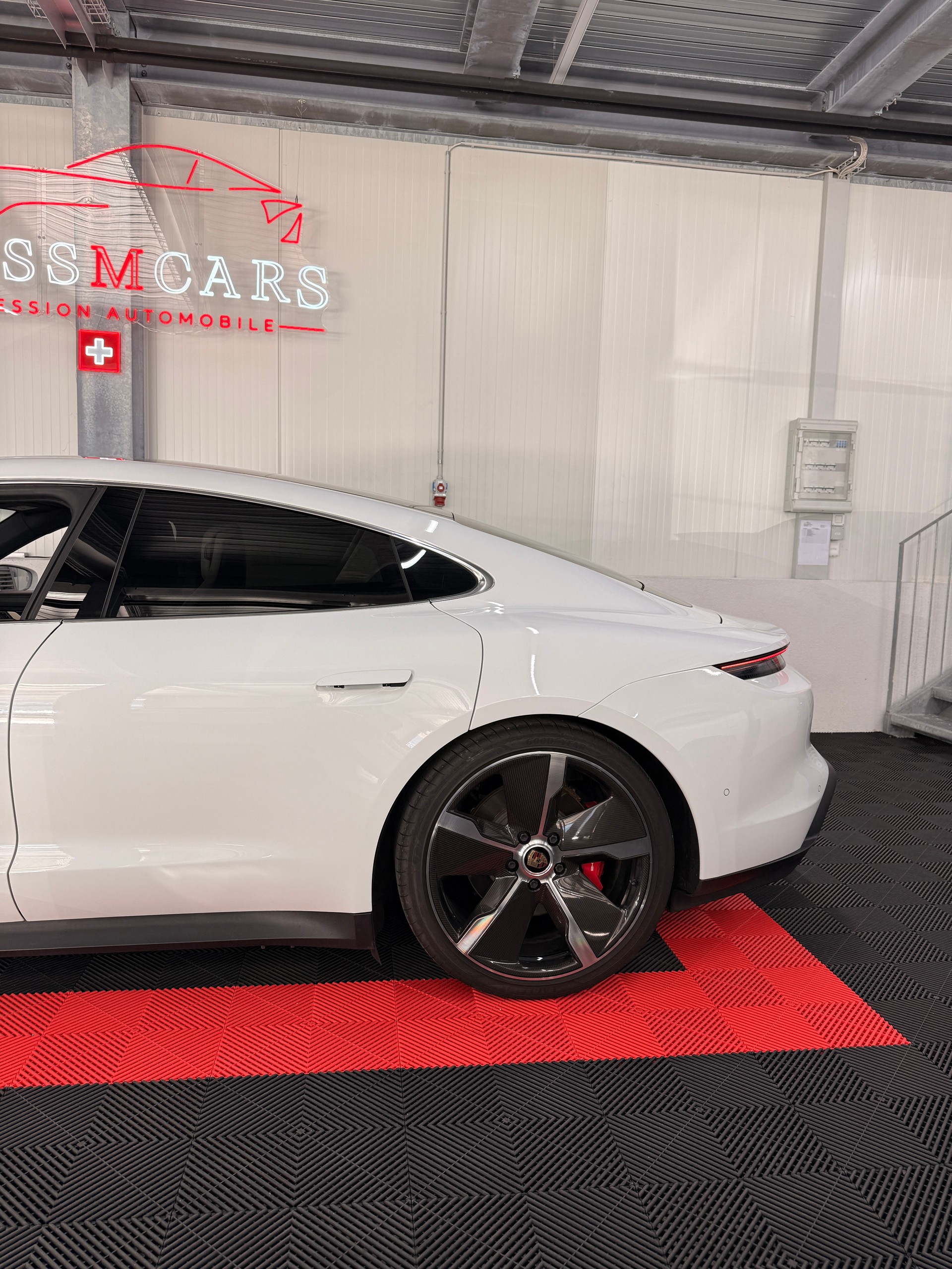 PORSCHE Taycan 4S-image-7