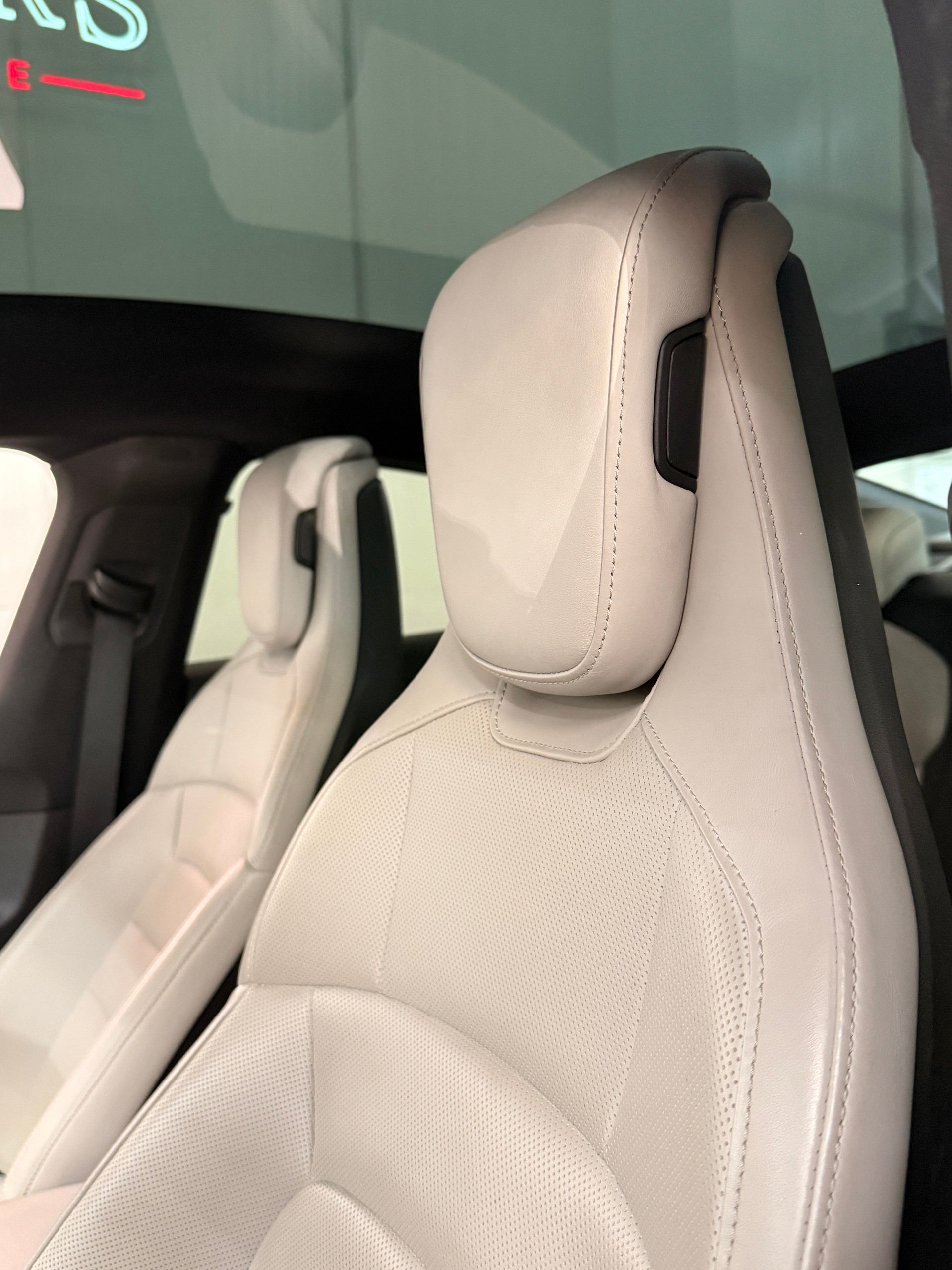 PORSCHE Taycan 4S-image-26