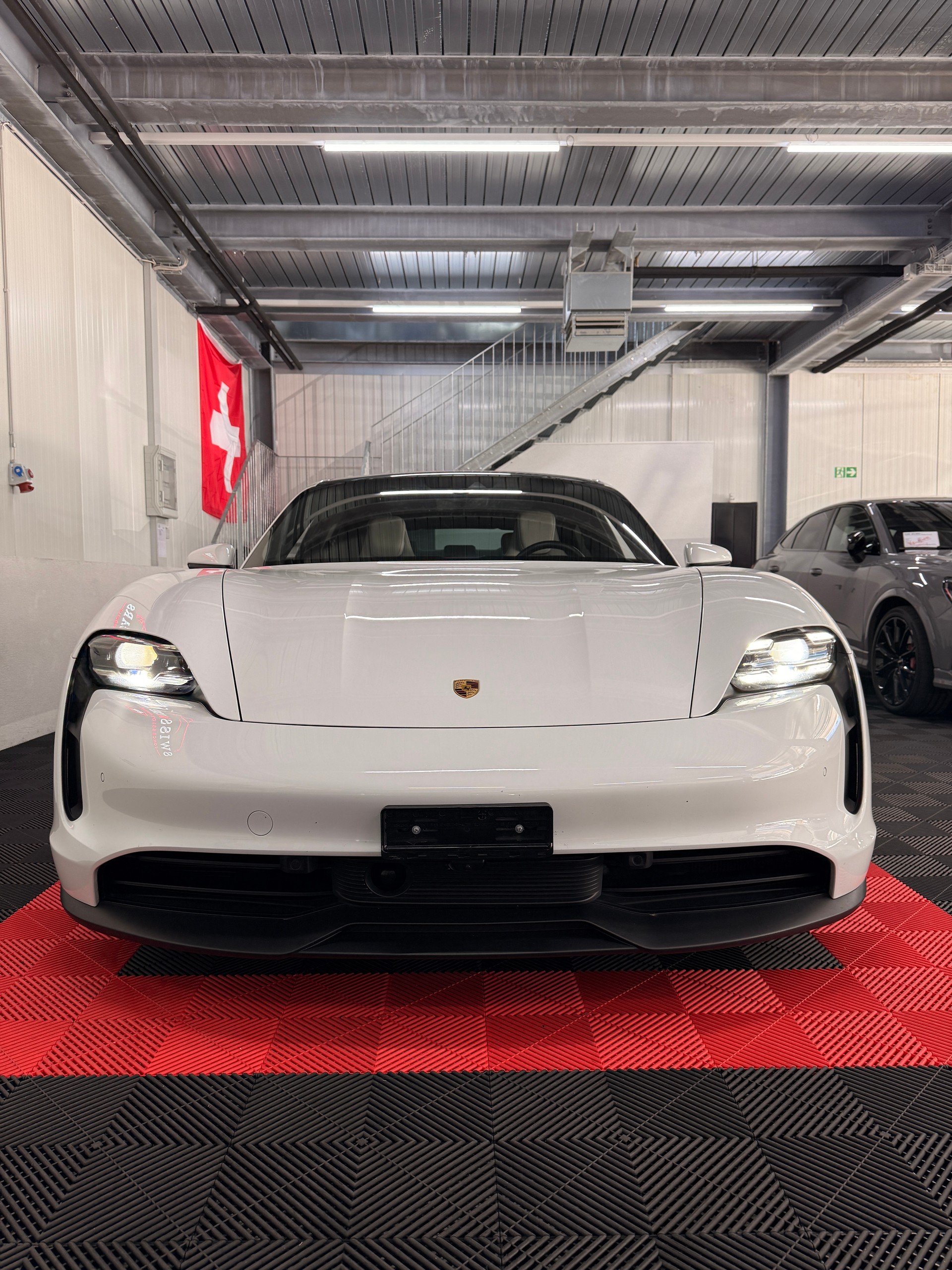 PORSCHE Taycan 4S-image-4