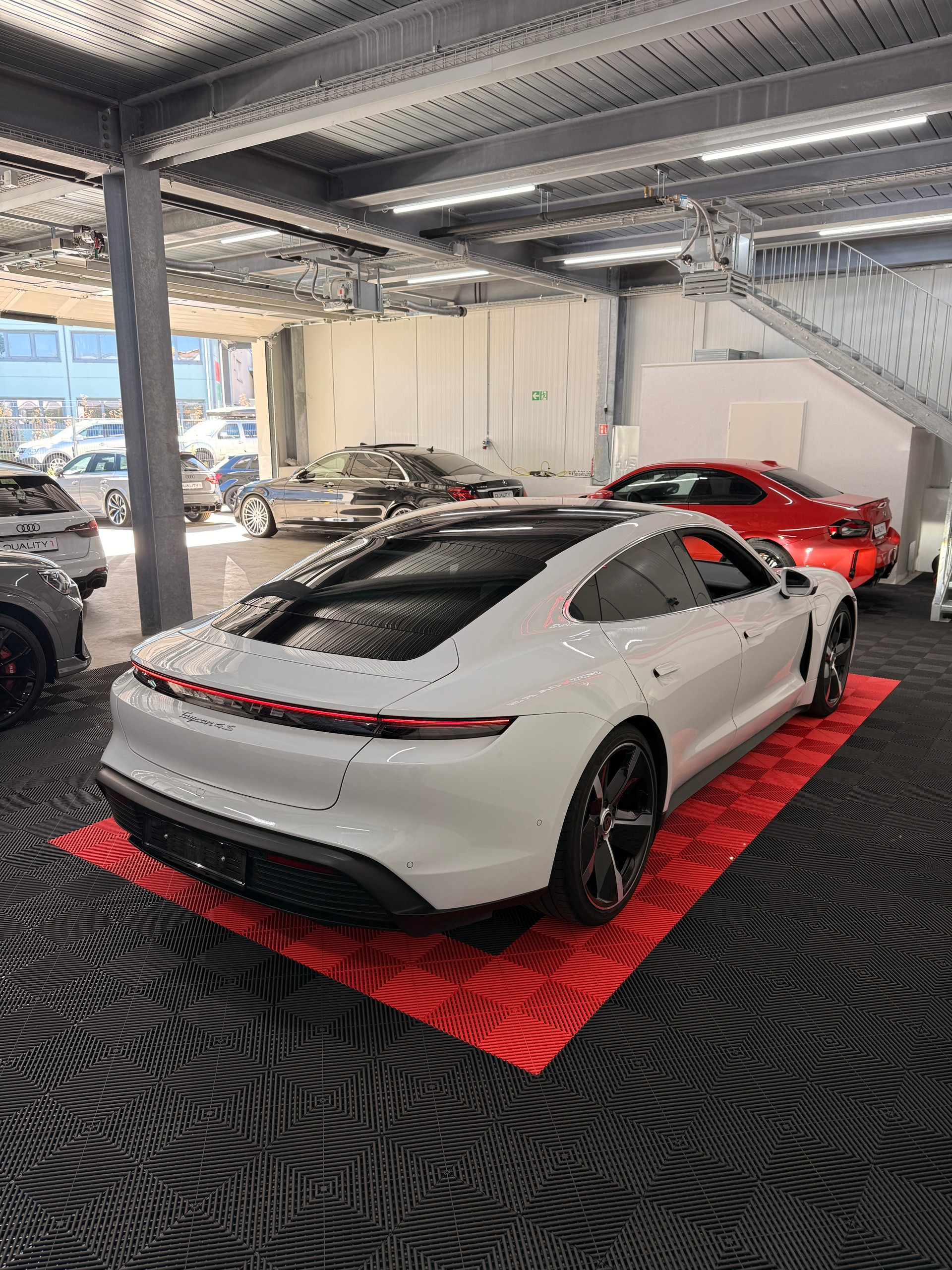 PORSCHE Taycan 4S-image-11