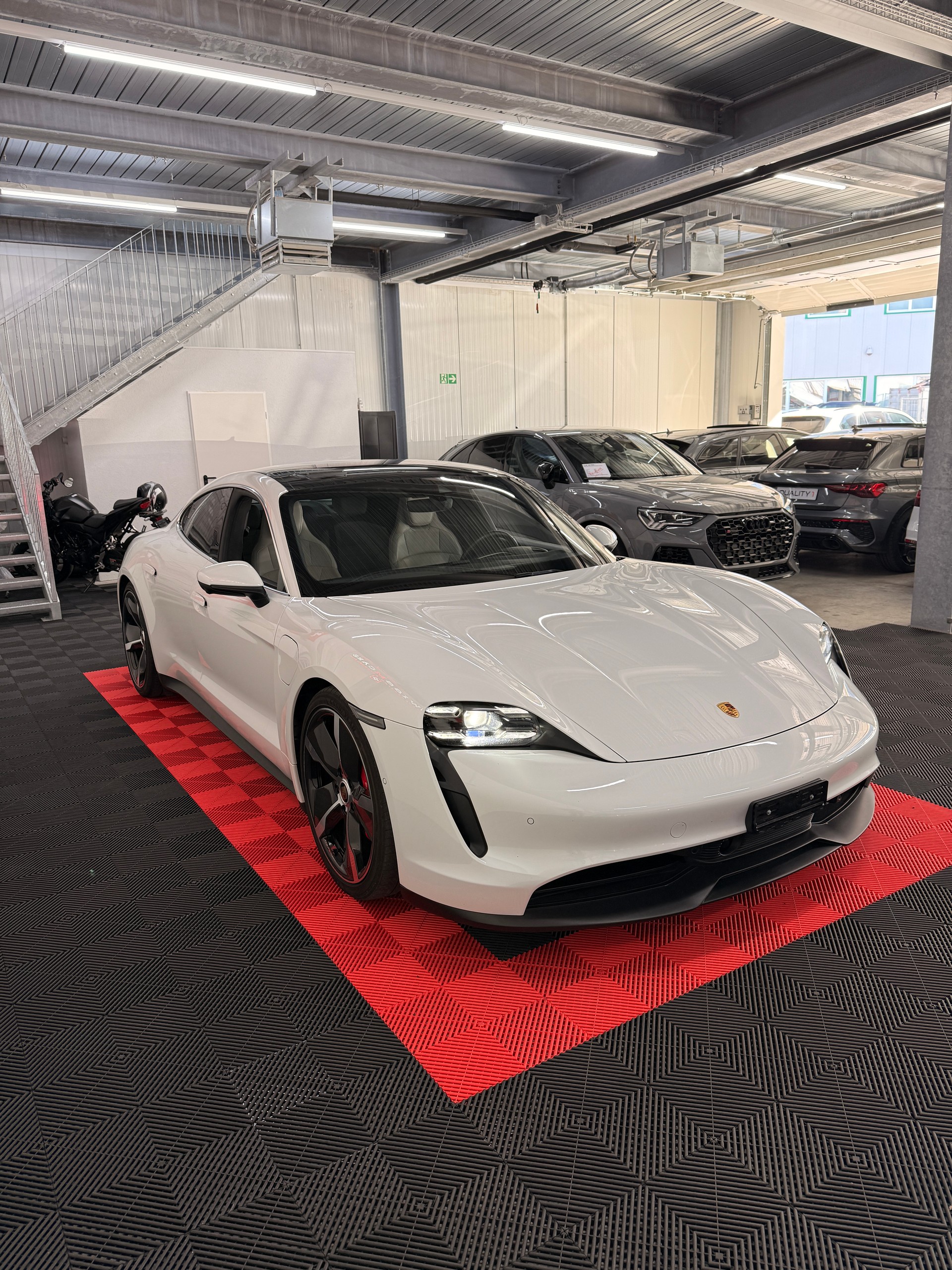 PORSCHE Taycan 4S-image-5