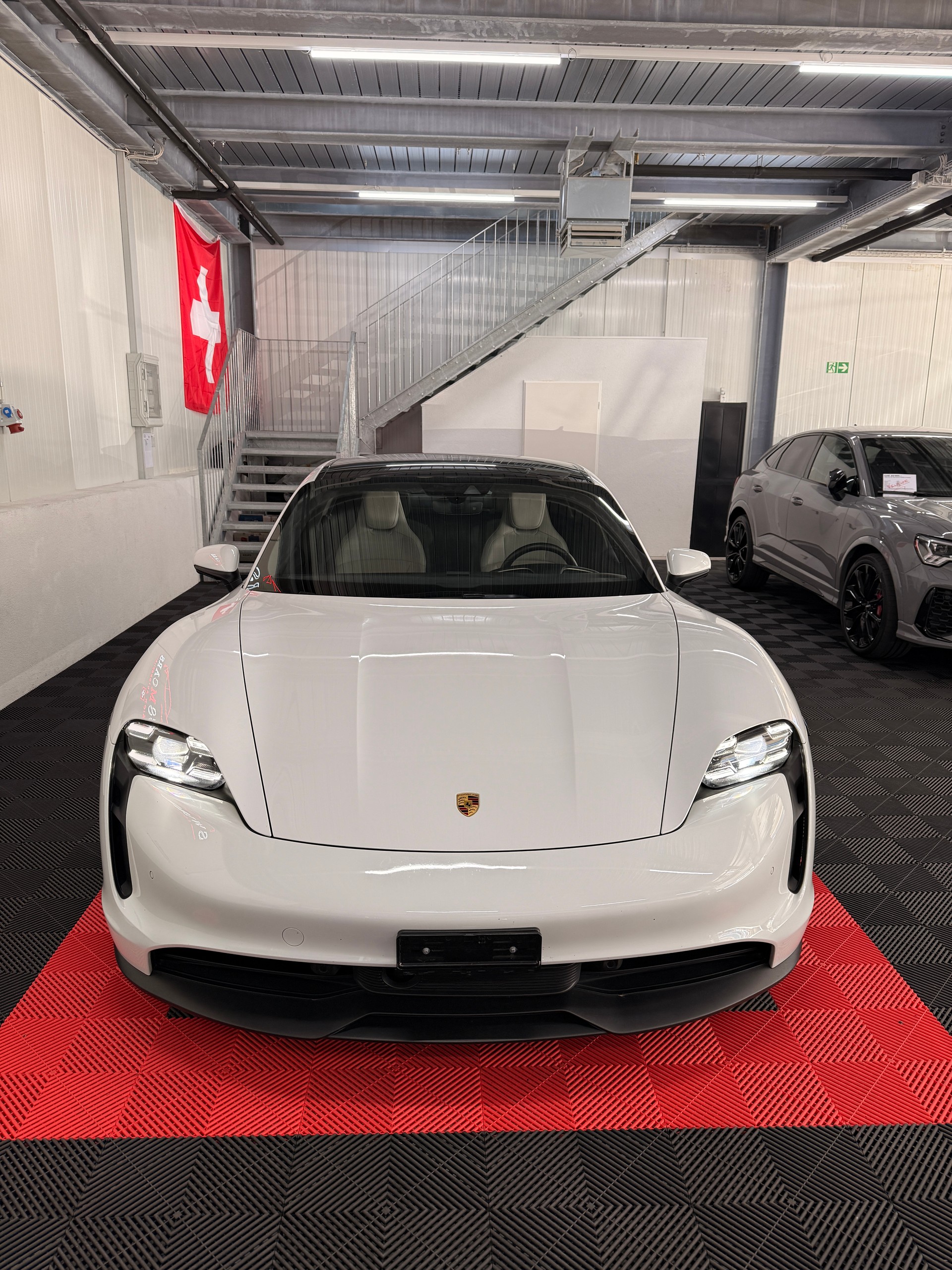 PORSCHE Taycan 4S-image-3
