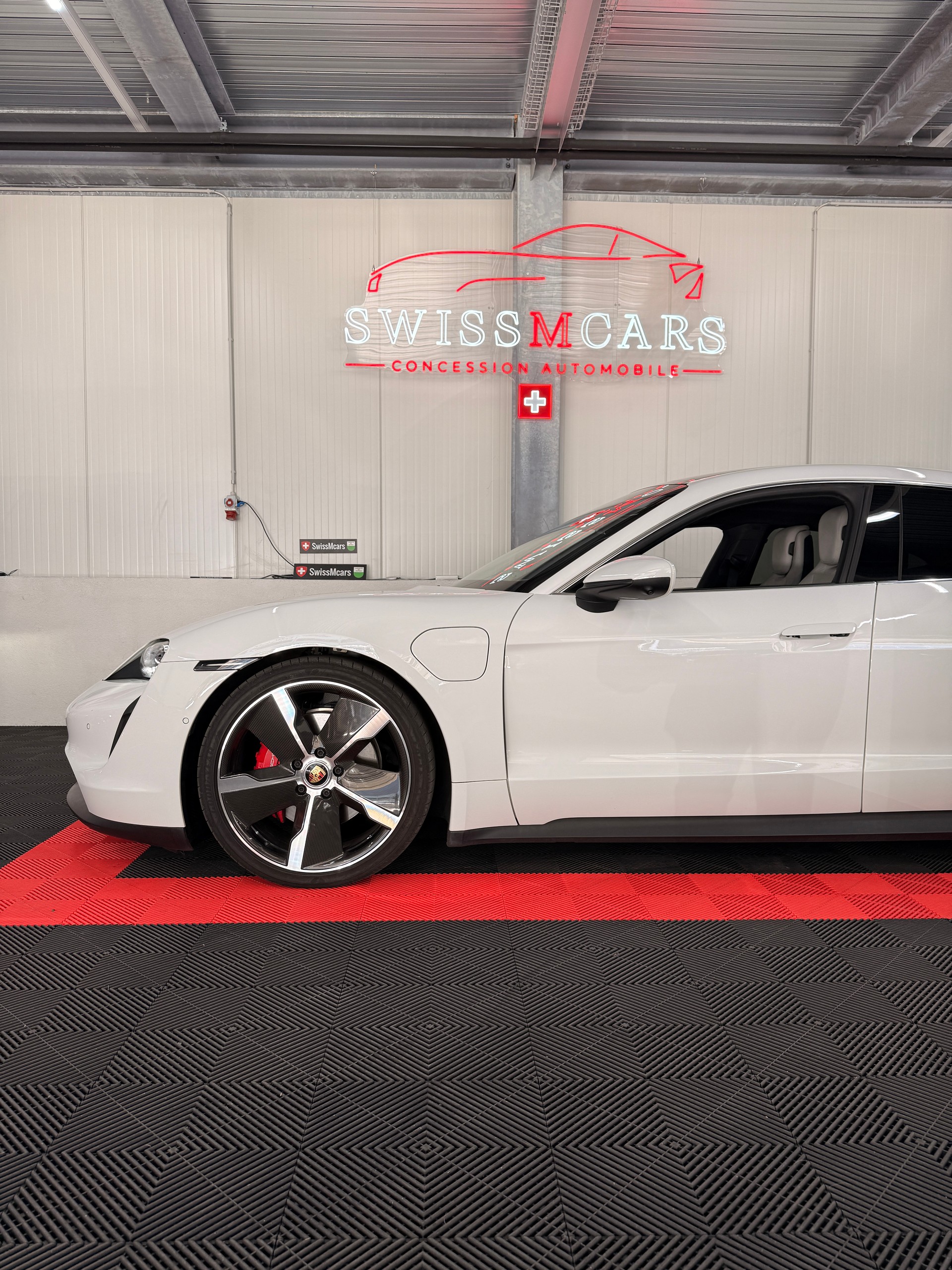 PORSCHE Taycan 4S-image-6