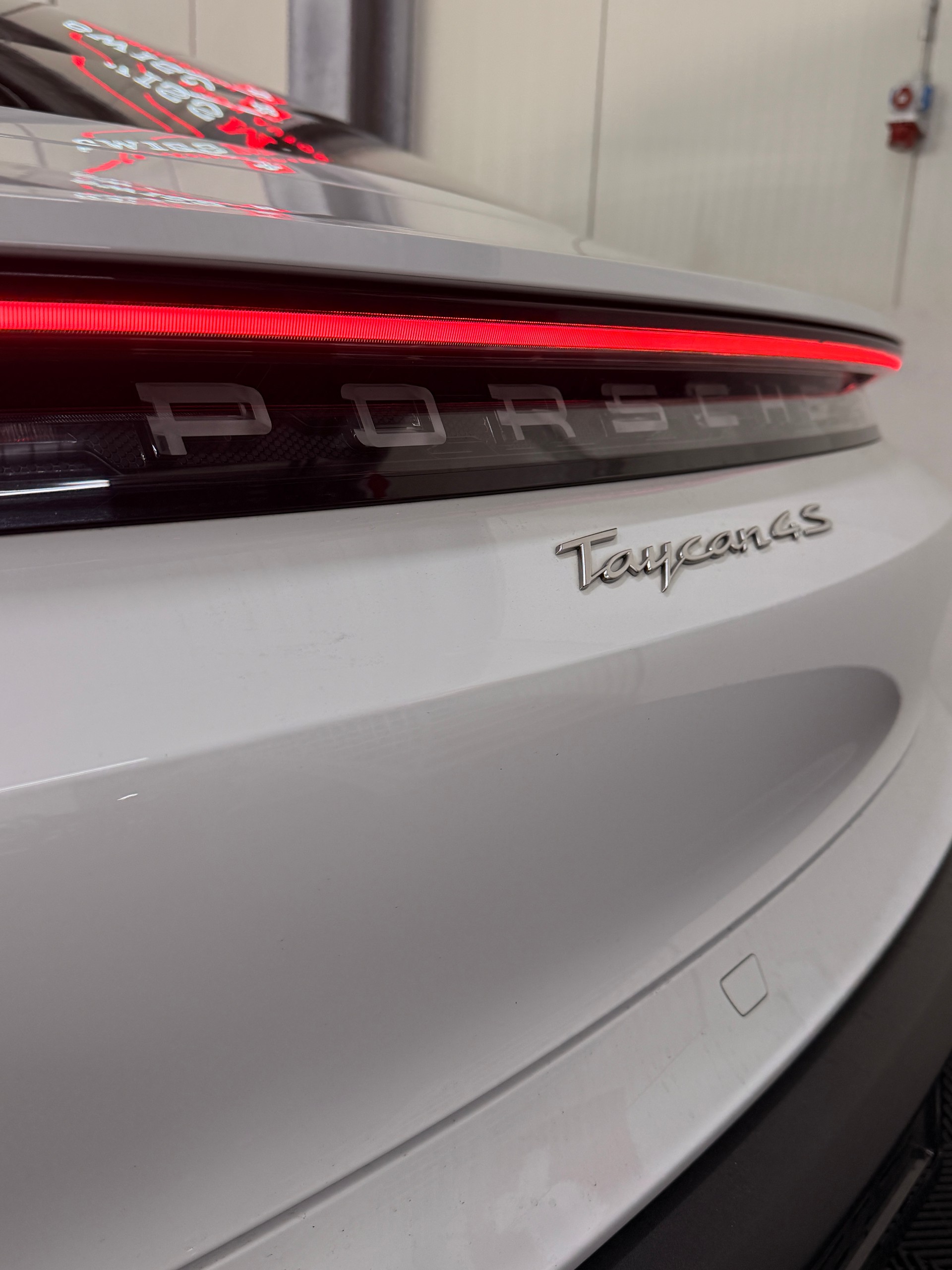 PORSCHE Taycan 4S-image-12