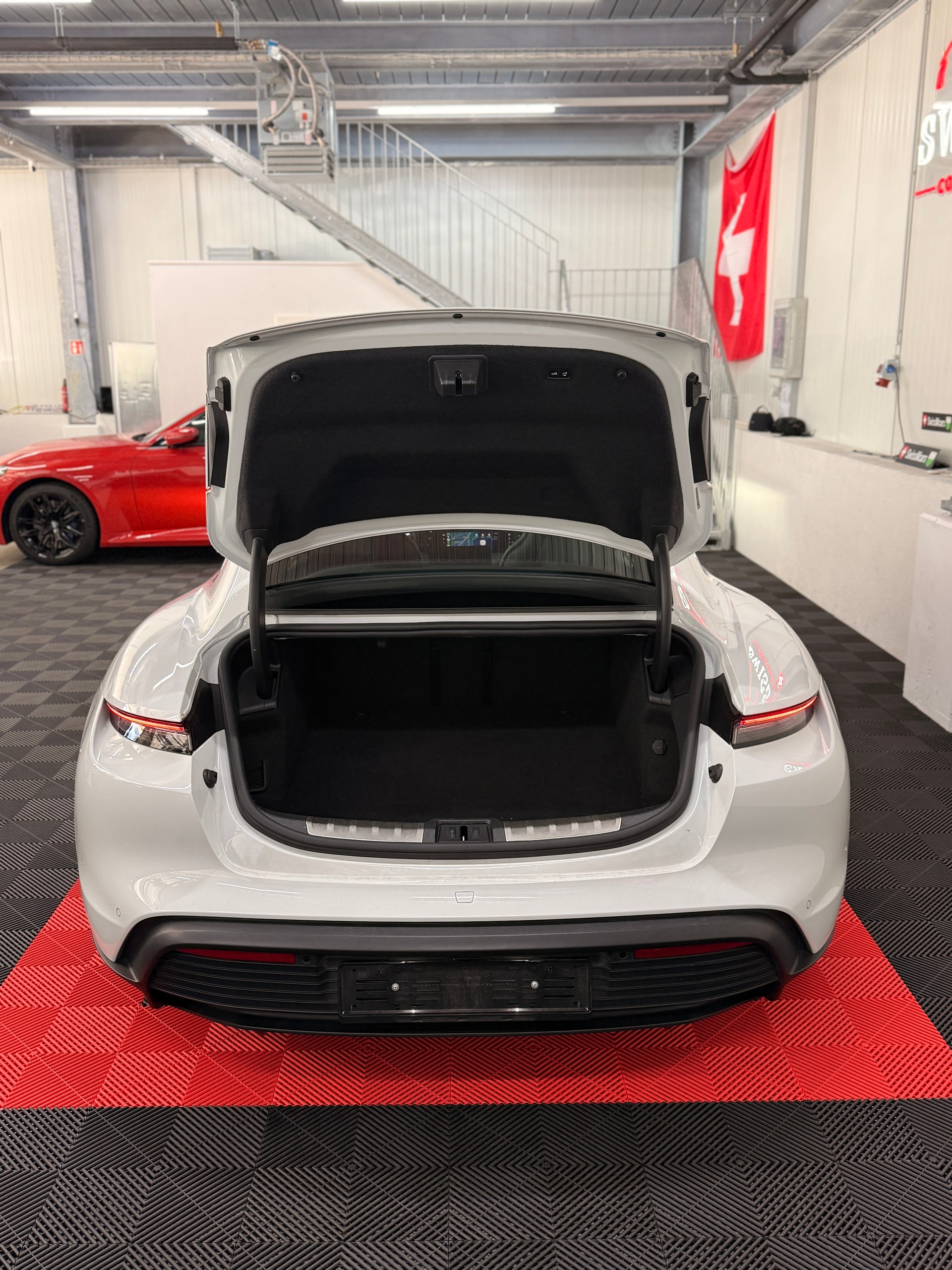 PORSCHE Taycan 4S-image-30