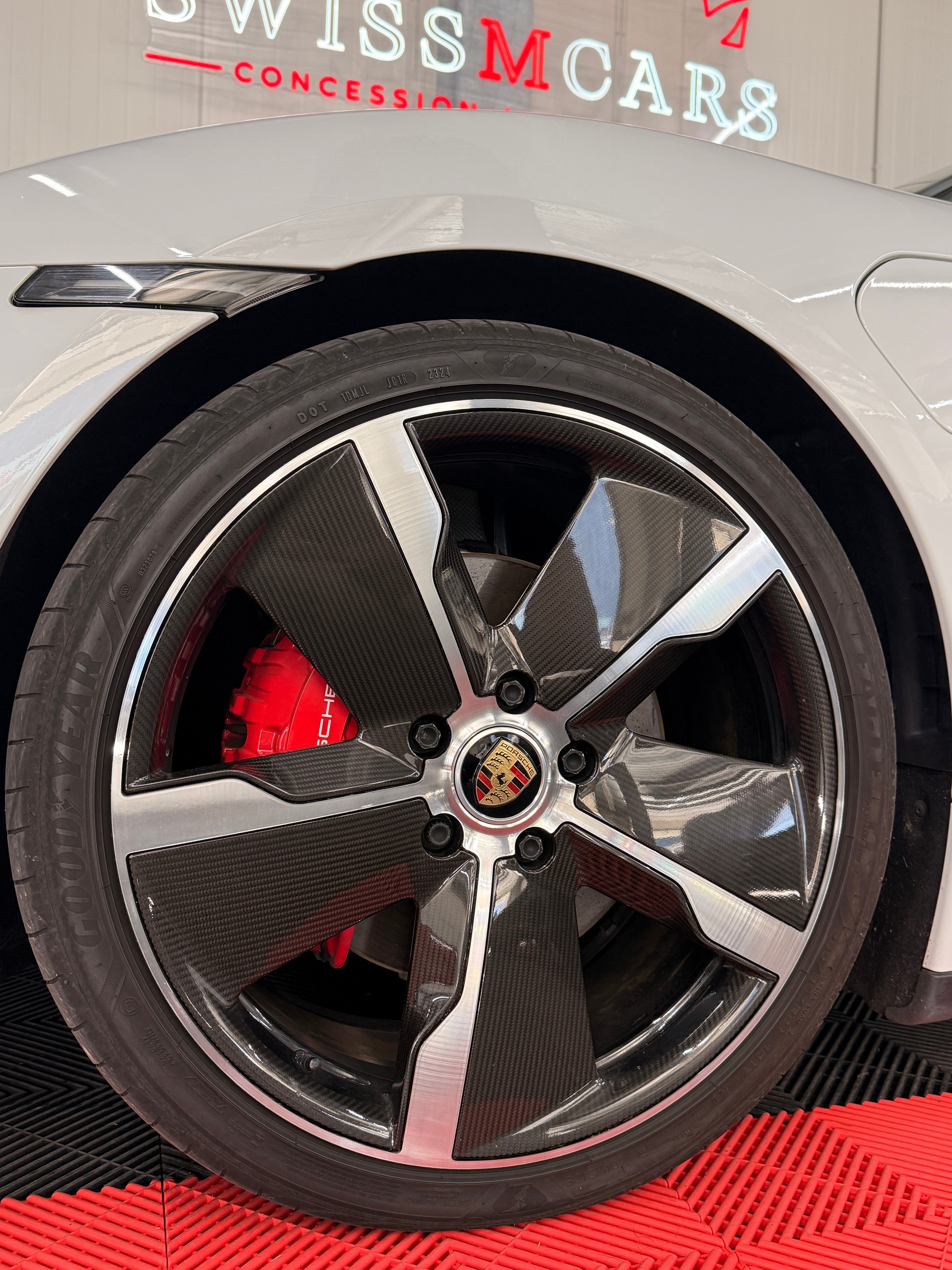 PORSCHE Taycan 4S-image-13