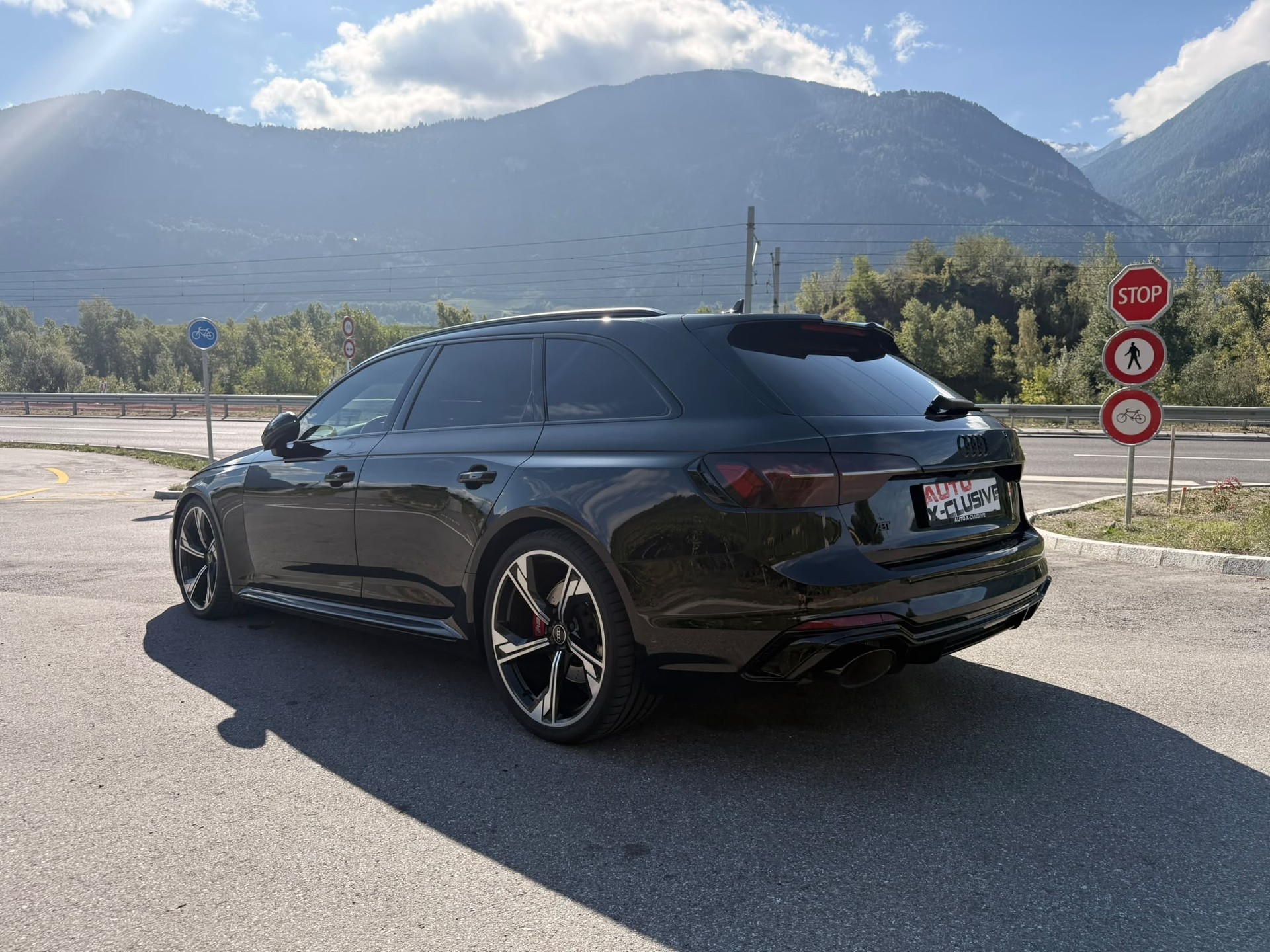 AUDI RS4 Avant quattro tiptronic-image-2