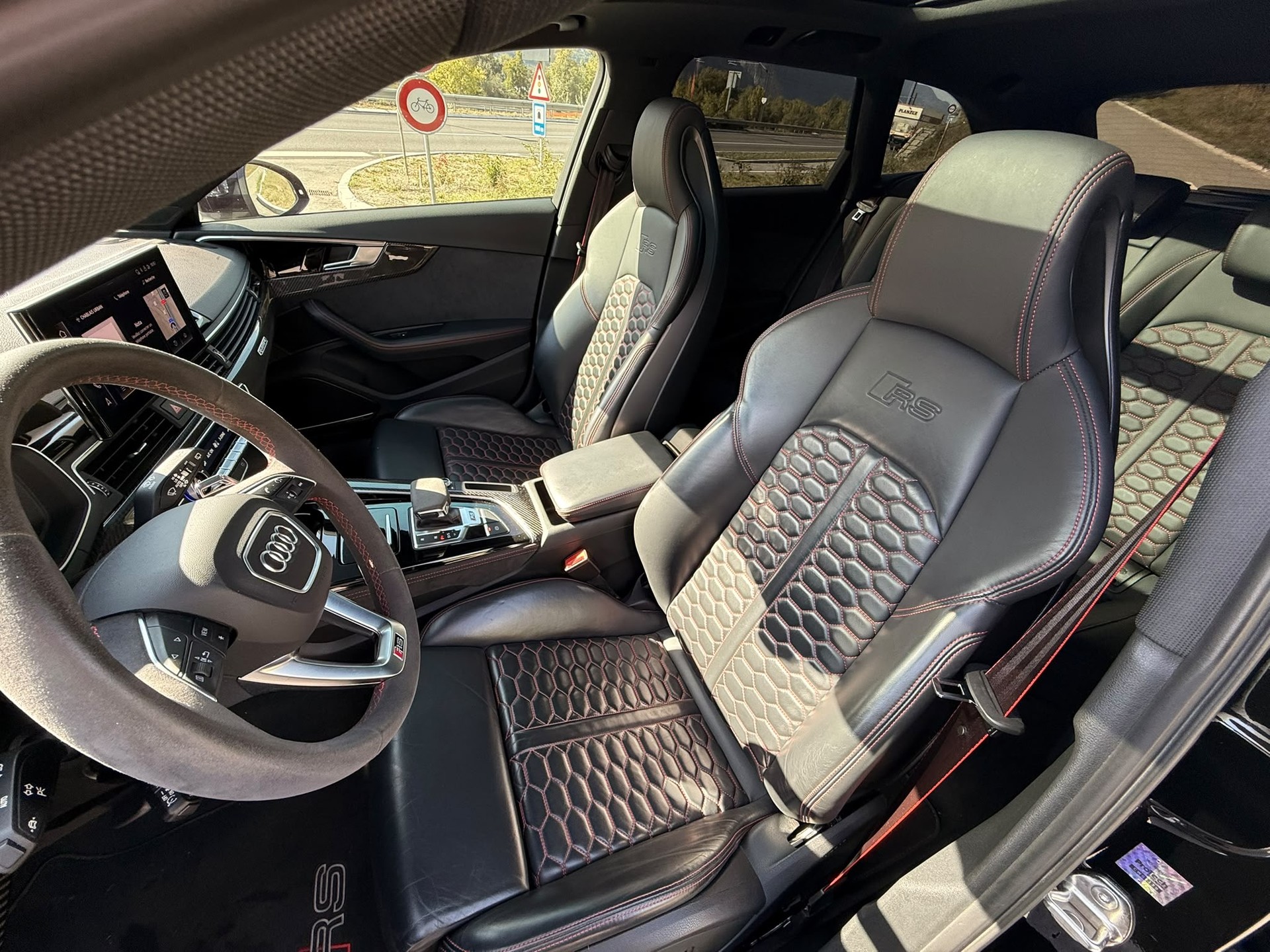 AUDI RS4 Avant quattro tiptronic-image-10