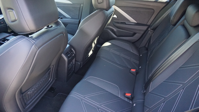 OPEL Astra 1.6 PHEV GSe A-image-8