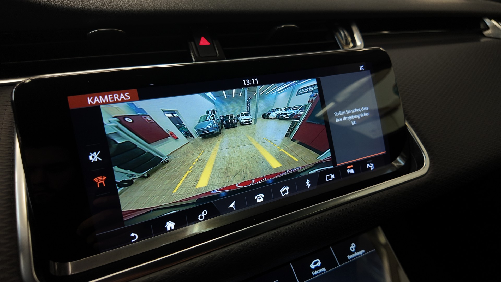 LAND ROVER Range Rover Evoque 2.0 T S-image-24