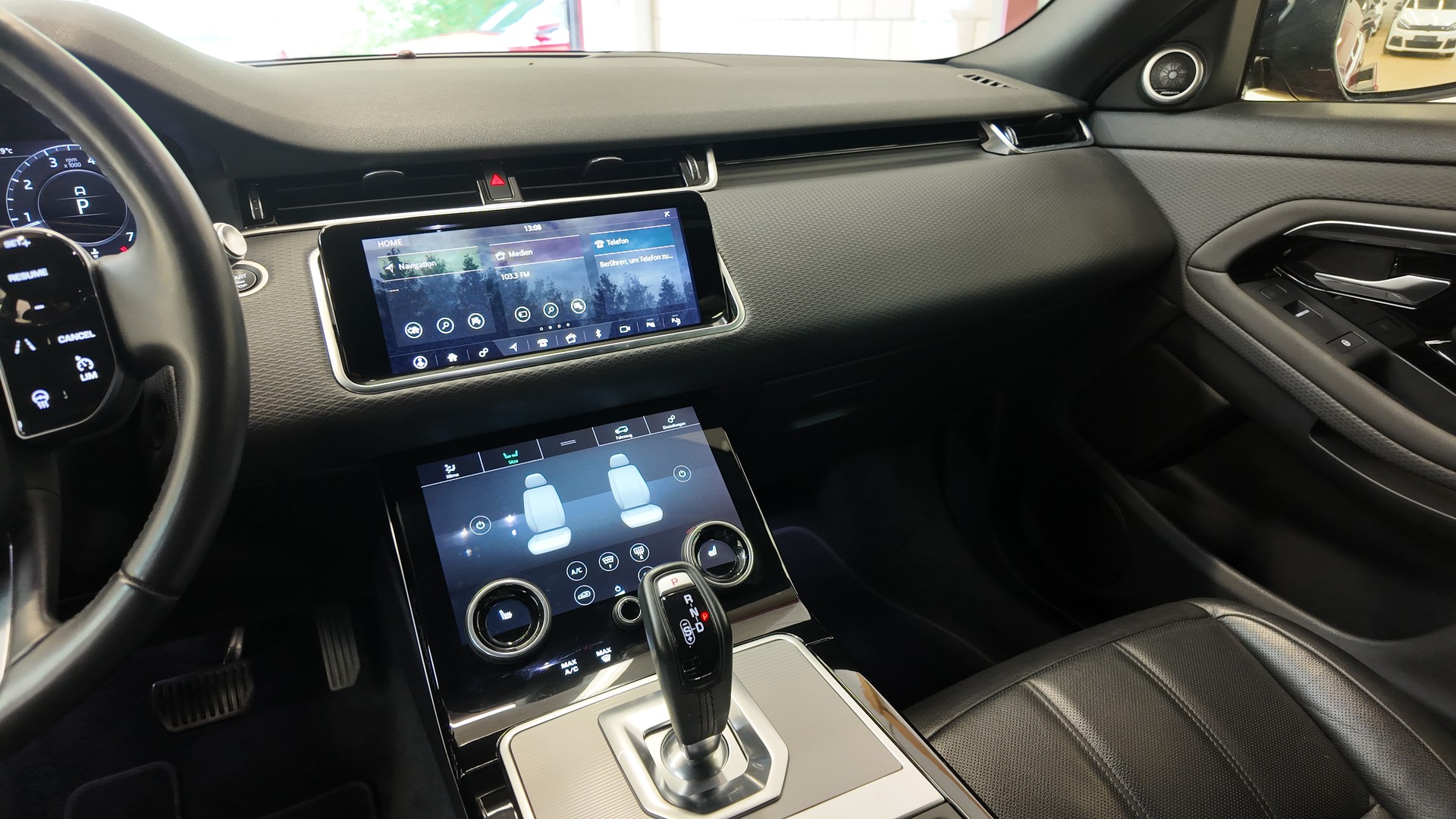 LAND ROVER Range Rover Evoque 2.0 T S-image-10