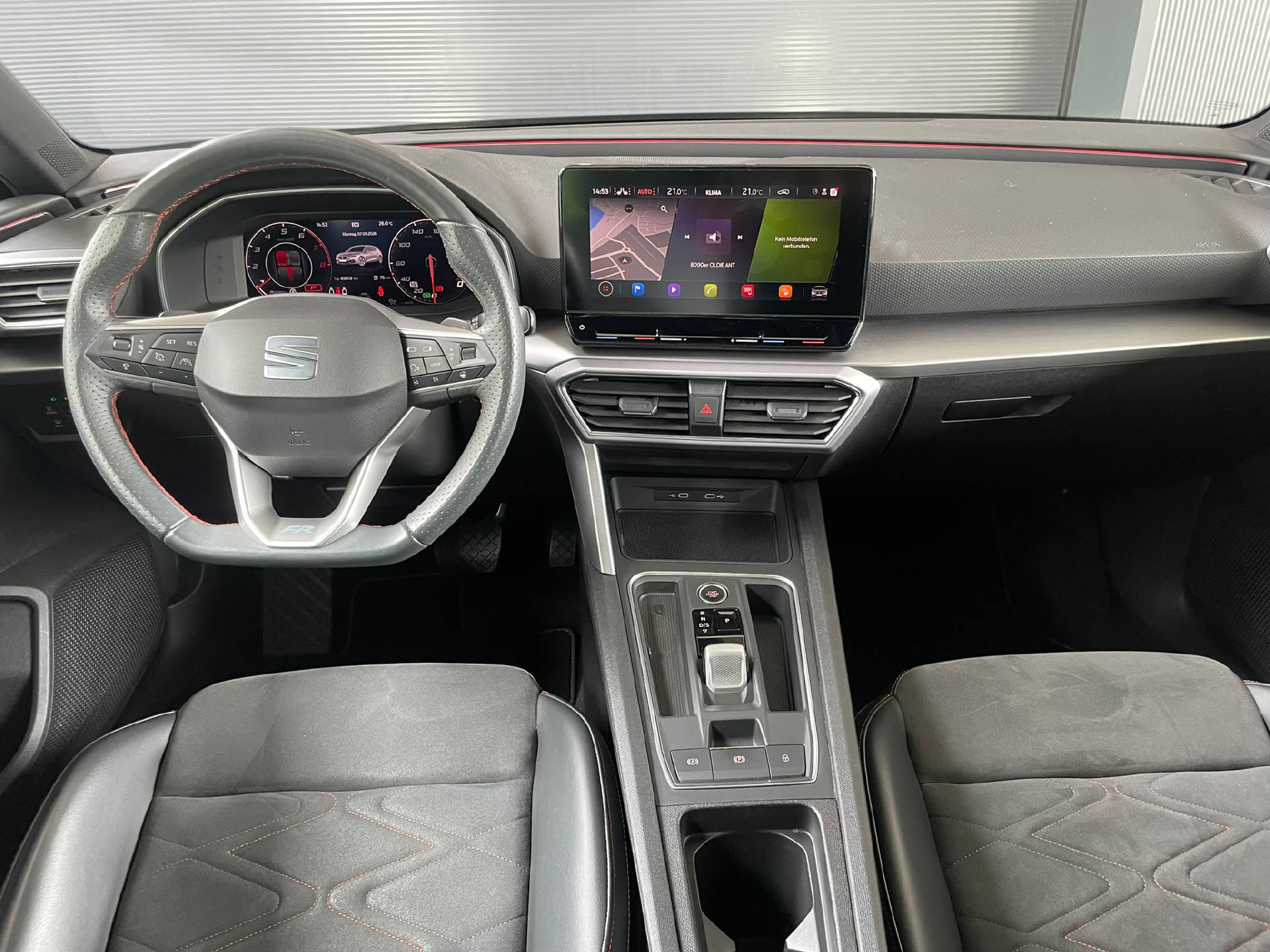 SEAT Leon 1.5 eTSI 150 FR DSG-image-6