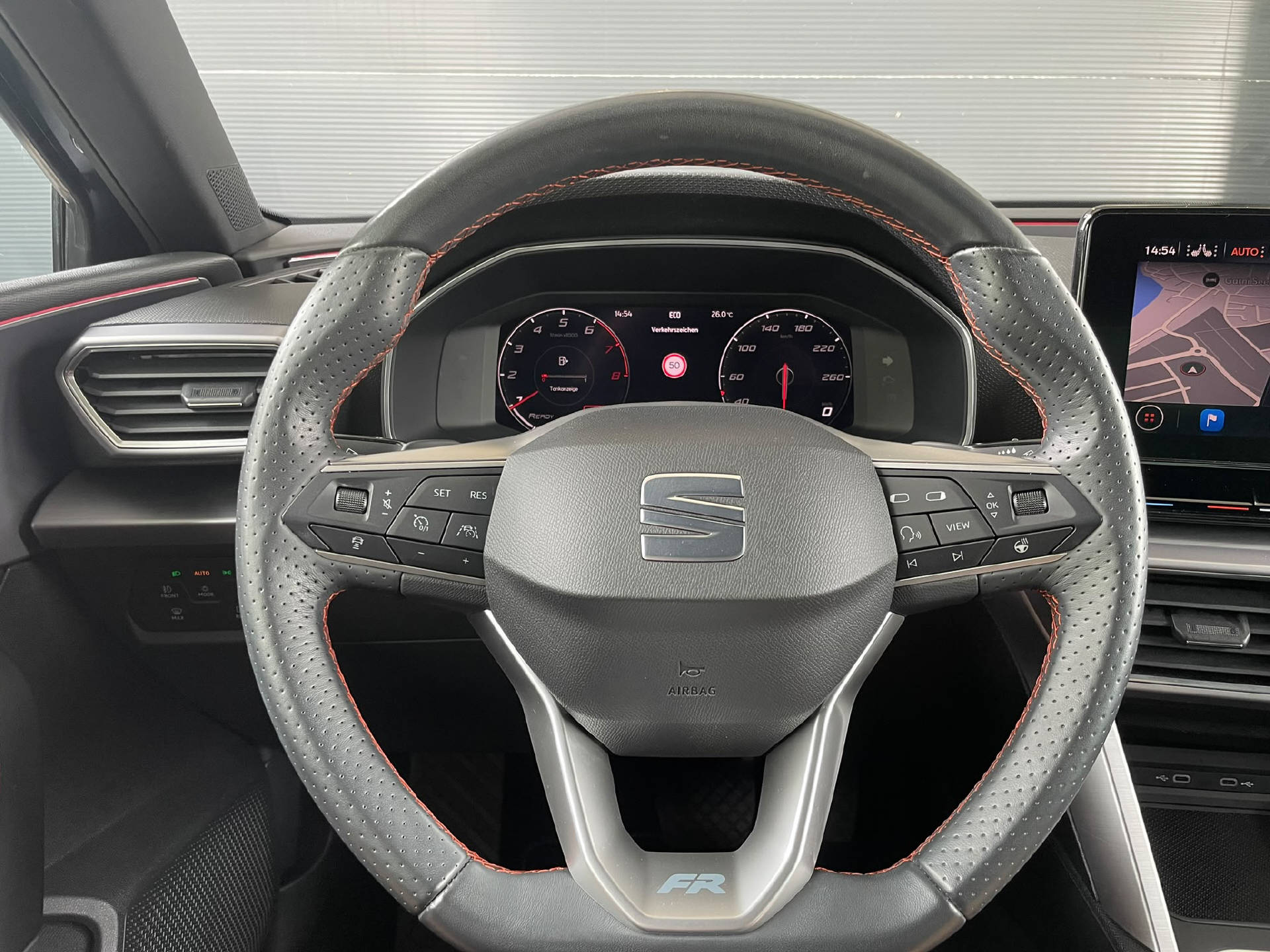 SEAT Leon 1.5 eTSI 150 FR DSG-image-7