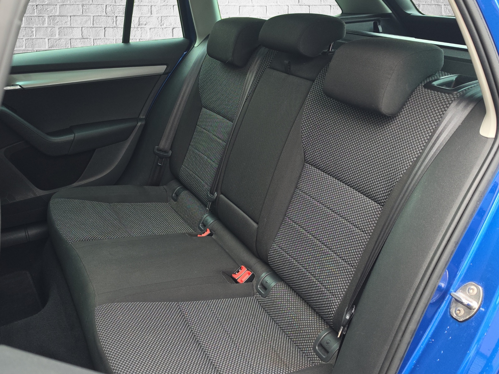 SKODA Octavia Combi 2.0 TDI Ambition 4x4 DSG-image-16