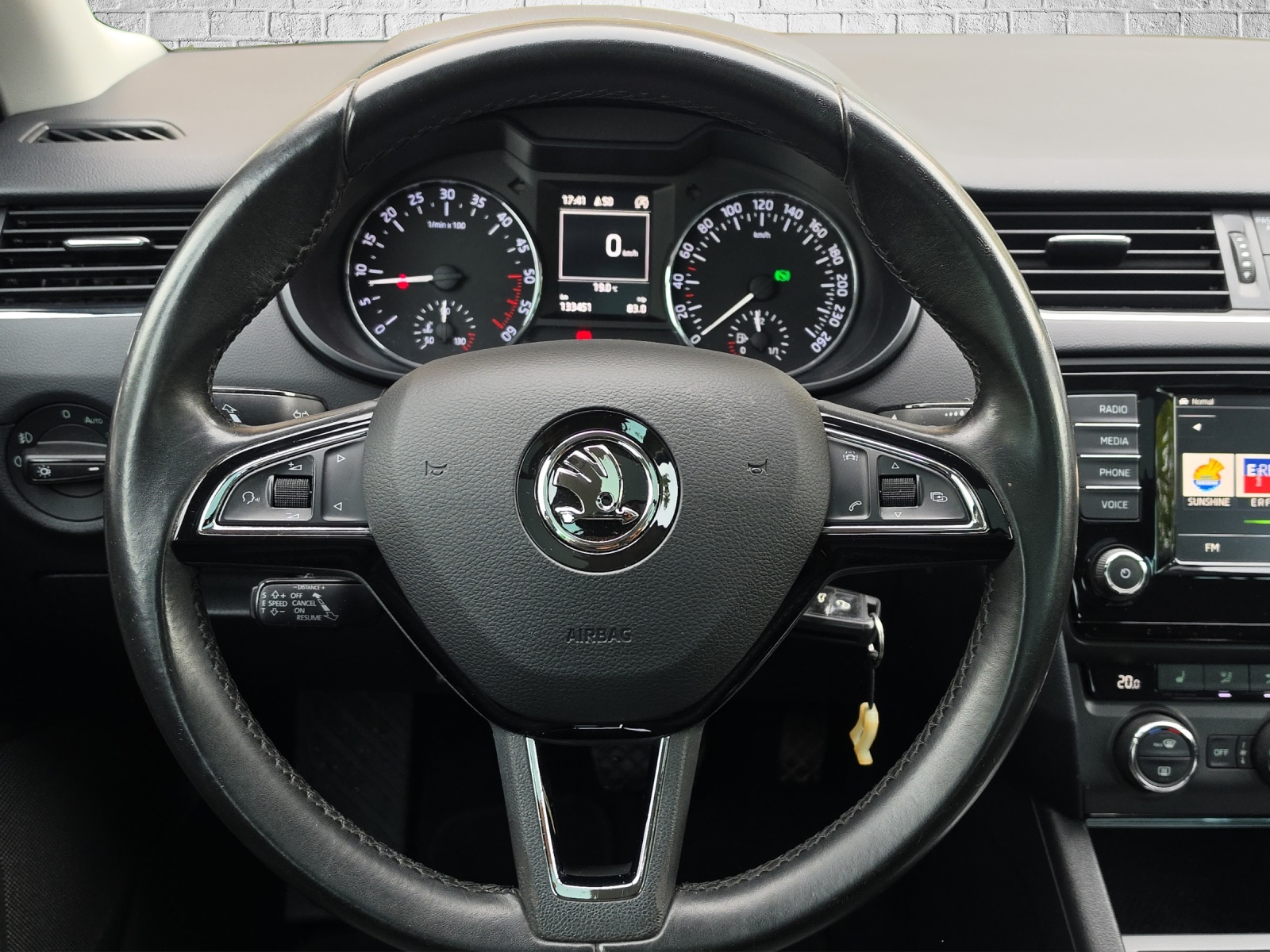 SKODA Octavia Combi 2.0 TDI Ambition 4x4 DSG-image-14