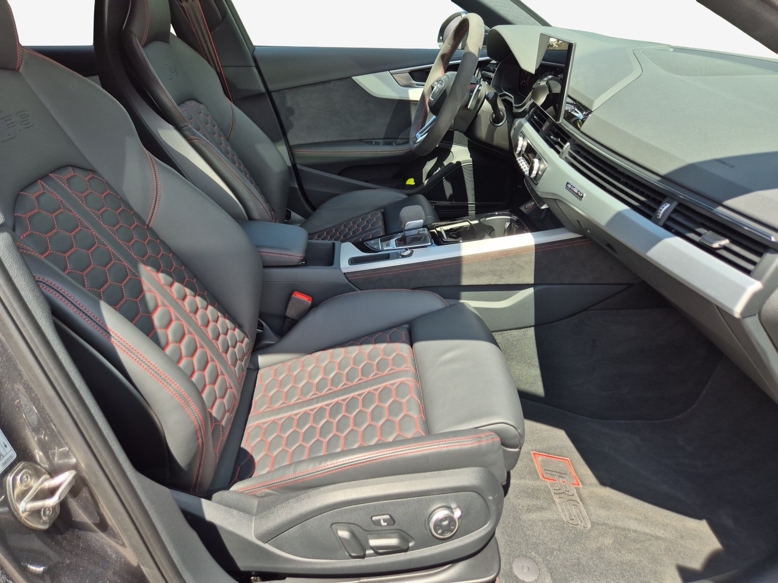 AUDI RS4 Avant quattro tiptronic-image-14