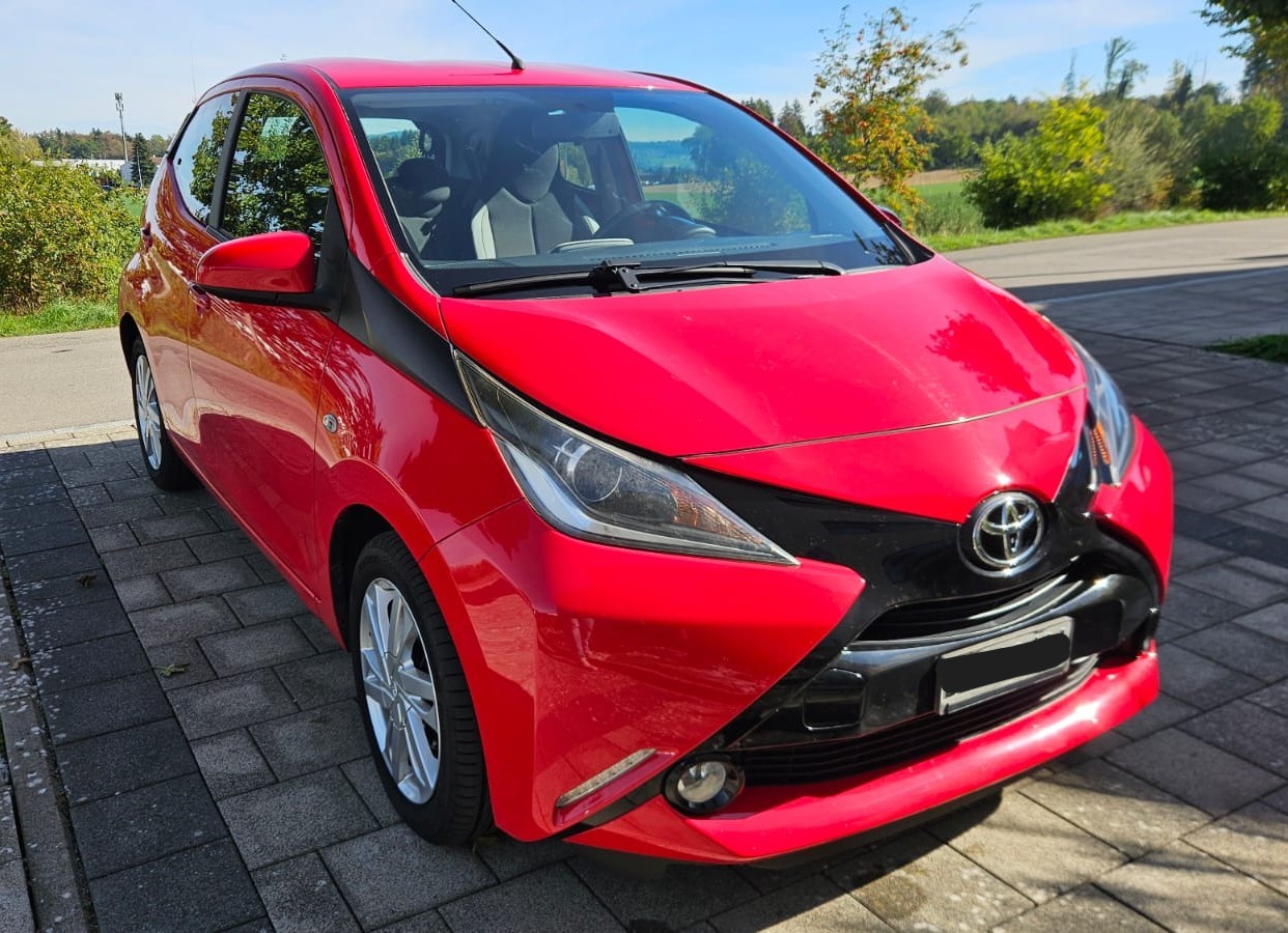 TOYOTA 1.0 VVT-i x-play-image-0
