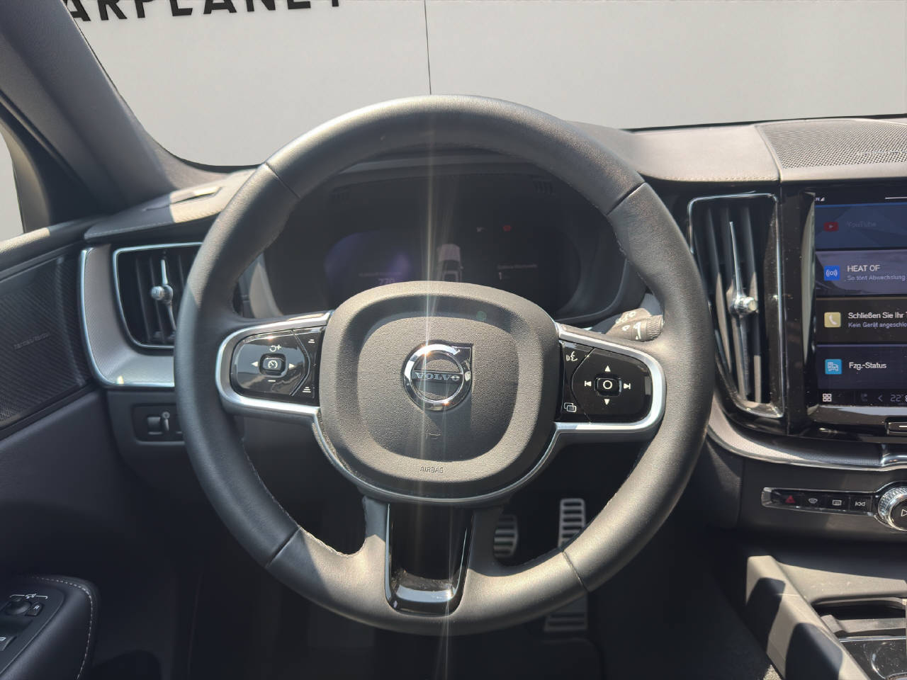 VOLVO XC60 2.0 T8 TE R-Design eAWD-image-9