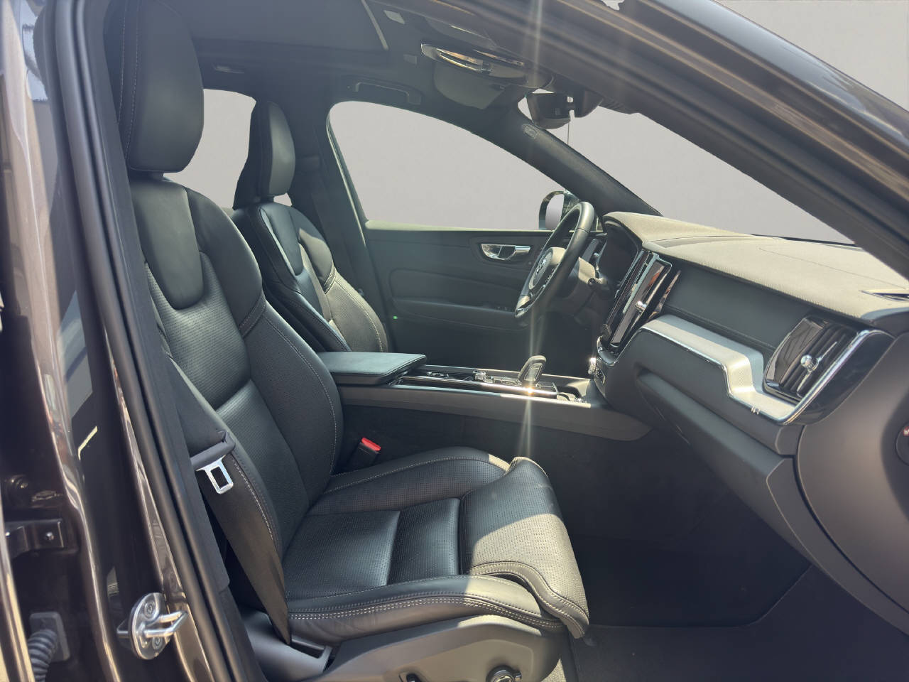 VOLVO XC60 2.0 T8 TE R-Design eAWD-image-14