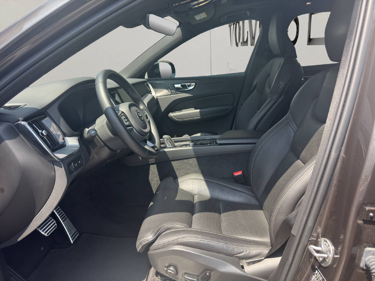 VOLVO XC60 2.0 T8 TE R-Design eAWD-image-6