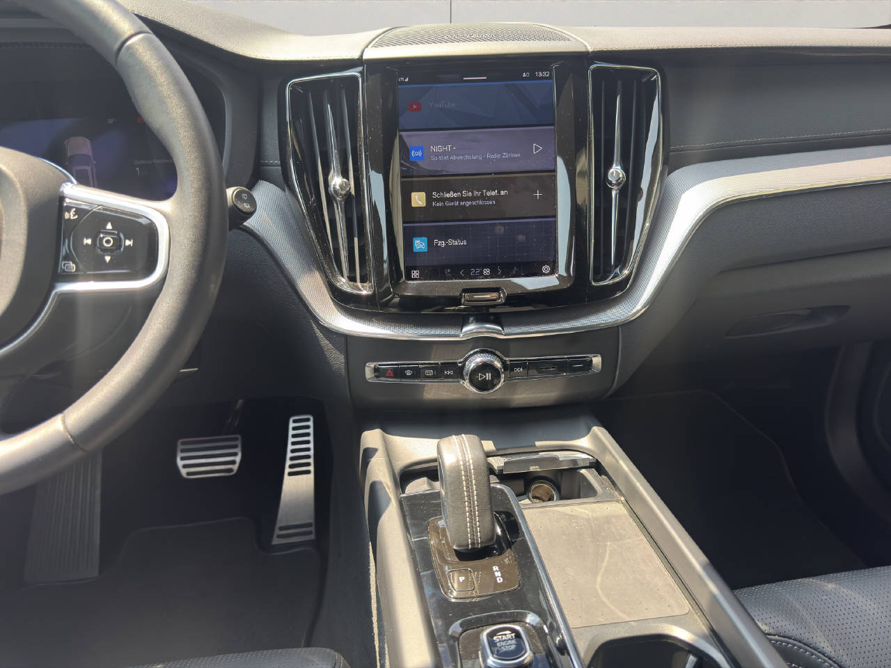 VOLVO XC60 2.0 T8 TE R-Design eAWD-image-11