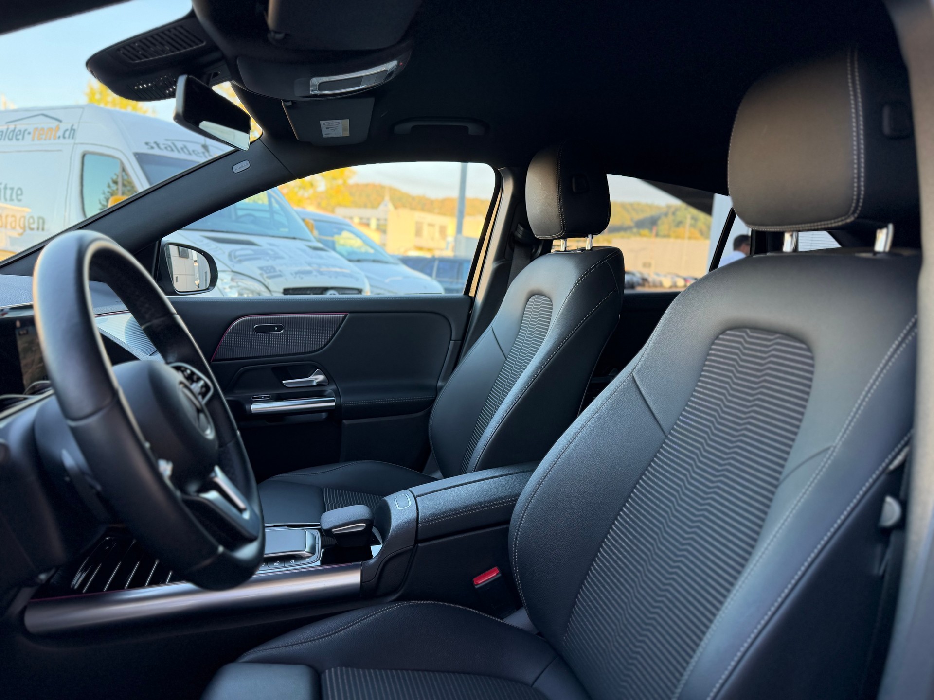 MERCEDES-BENZ EQA 300 4Matic-image-4