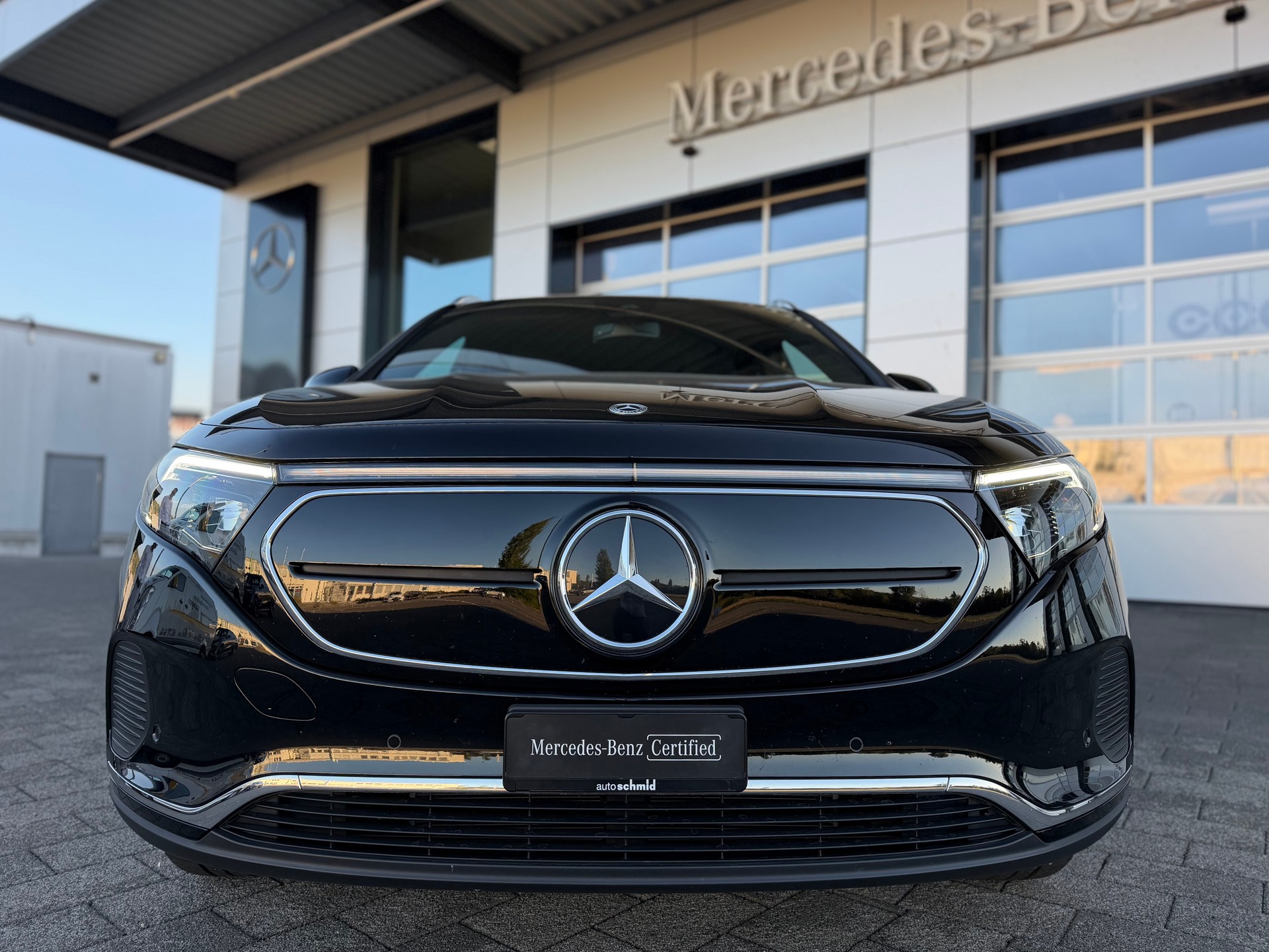 MERCEDES-BENZ EQA 300 4Matic-image-2