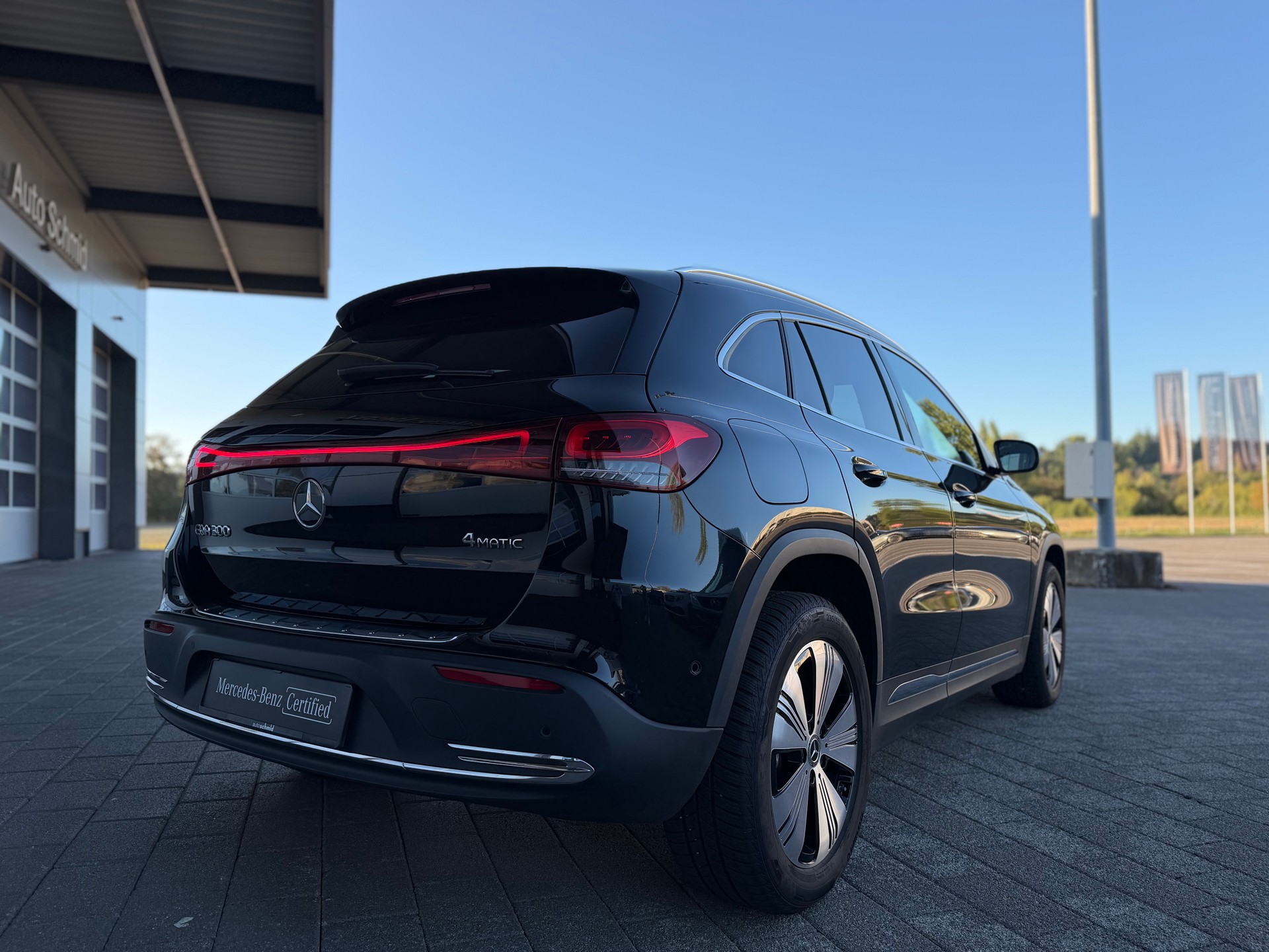 MERCEDES-BENZ EQA 300 4Matic-image-1