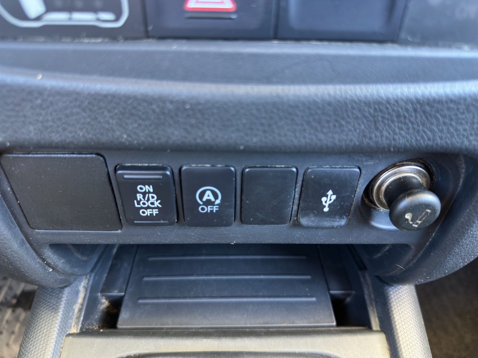 MITSUBISHI L 200 2.4 Value Double Cab-image-12