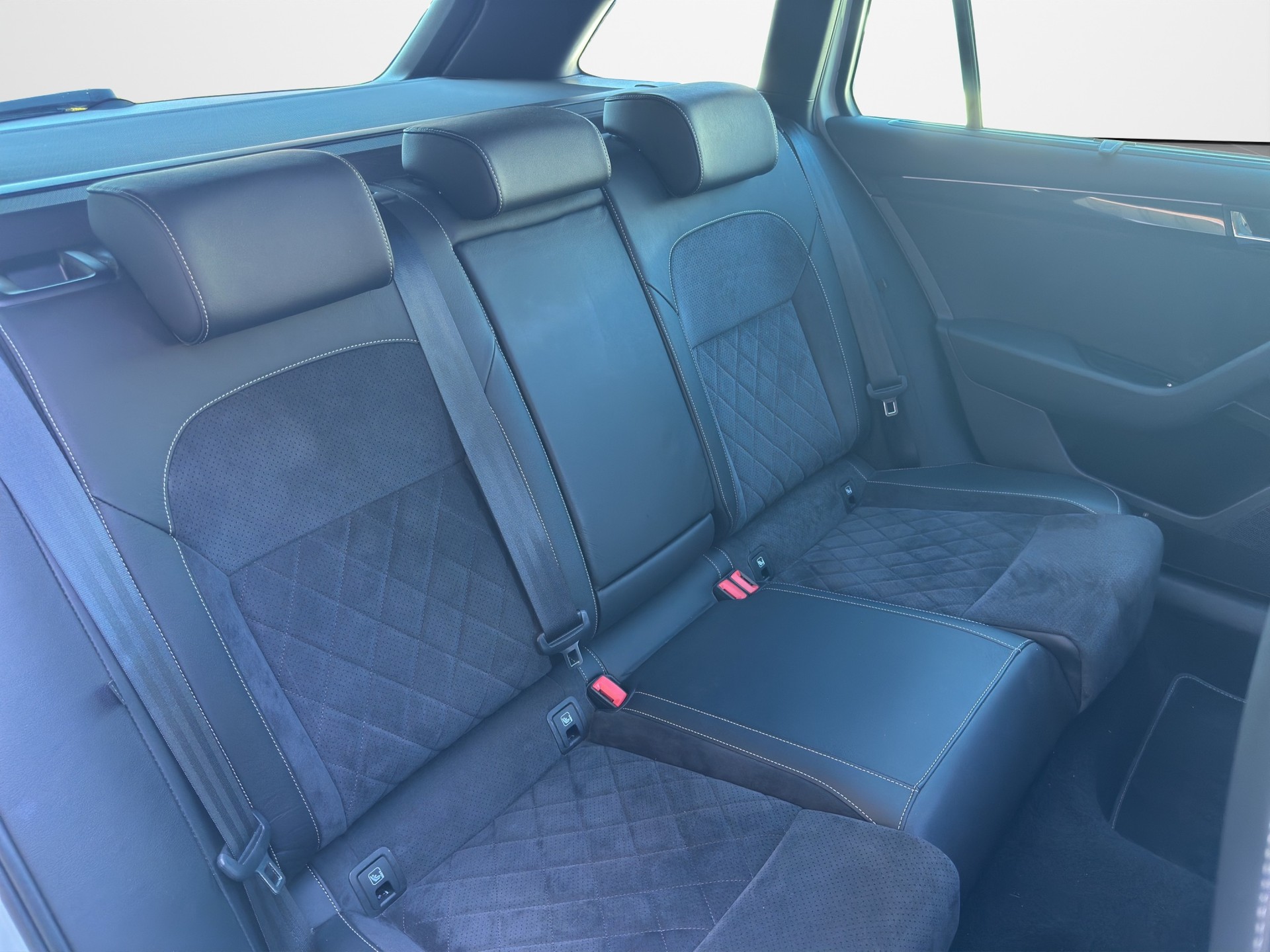 SKODA Superb Combi 2.0 TSI SportLine+ DSG 4x4-image-12