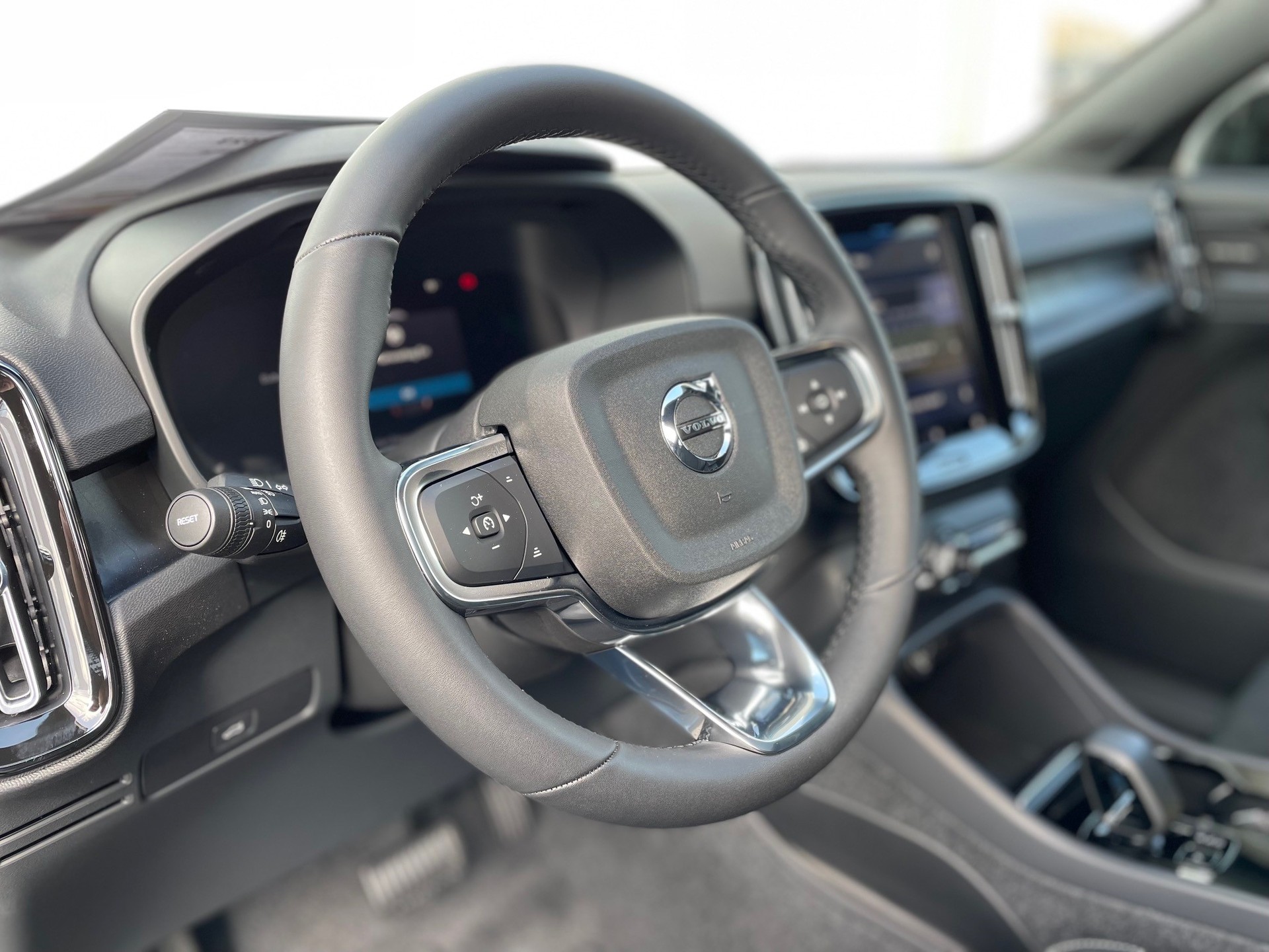 VOLVO C40 P8 Twin Recharge Ultimate AWD-image-12
