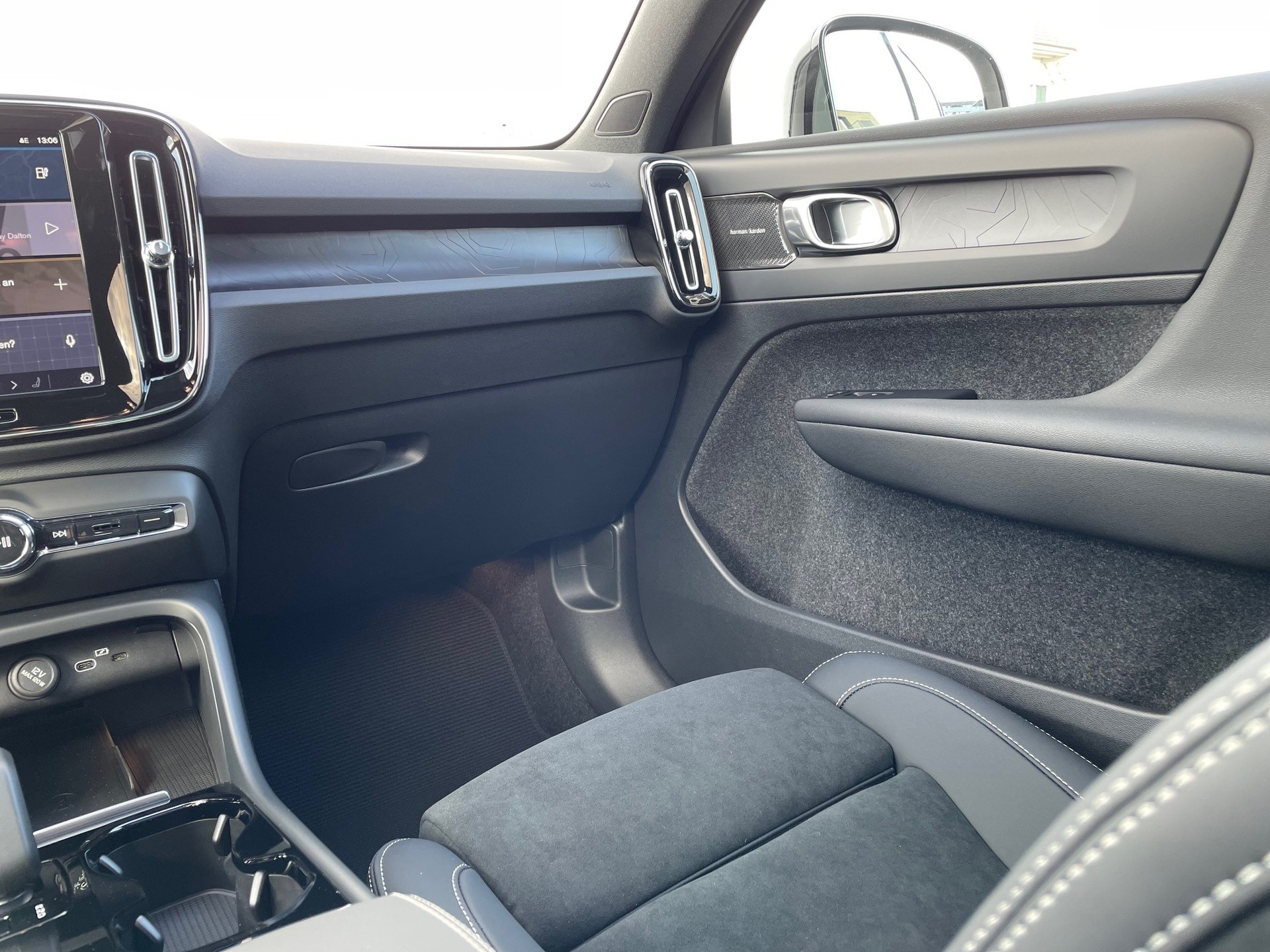 VOLVO C40 P8 Twin Recharge Ultimate AWD-image-11
