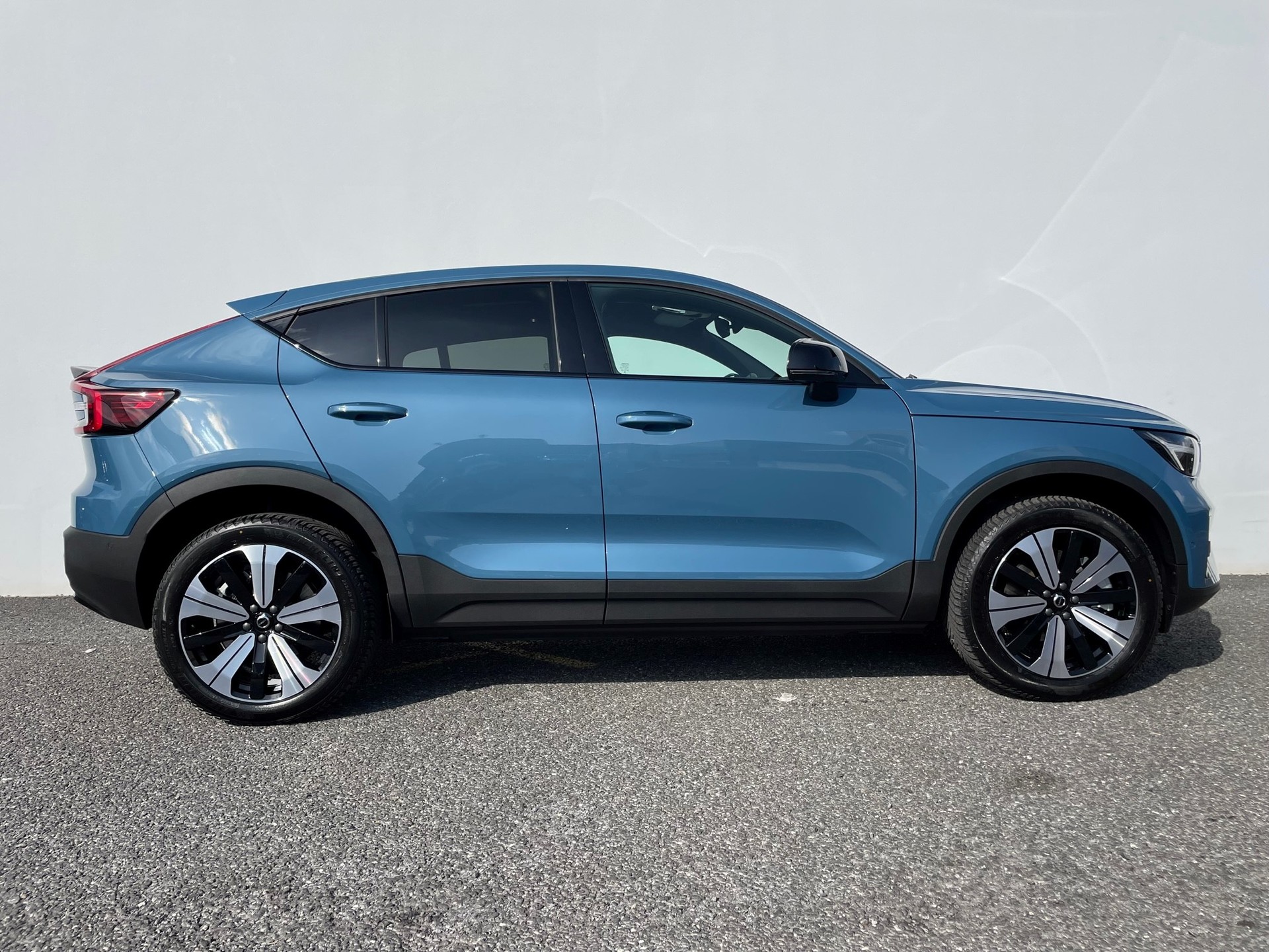 VOLVO C40 P8 Twin Recharge Ultimate AWD-image-1