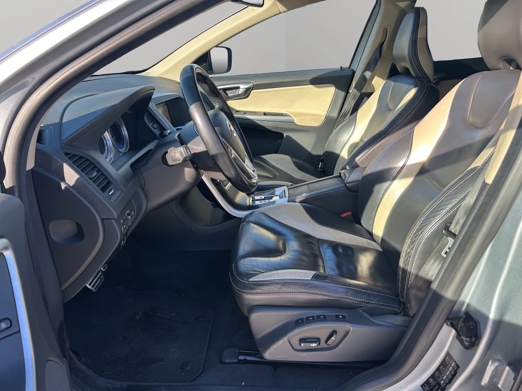 VOLVO XC60 T6 AWD R-Design Geartronic-image-8