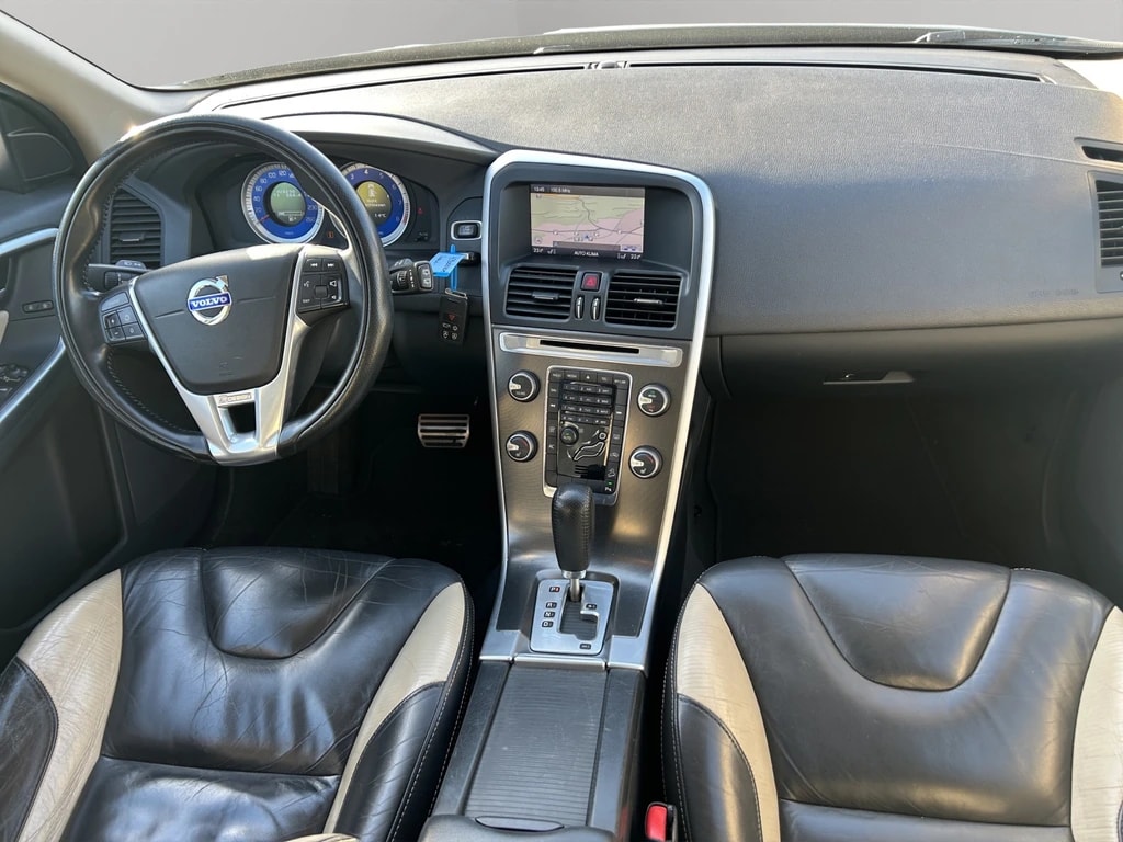 VOLVO XC60 T6 AWD R-Design Geartronic-image-10